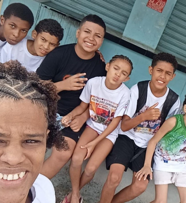 Moradora de Caxias é a mulher que ajudou três pintores durante vendaval