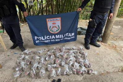 Suspeitos fogem durante patrulhamento e deixam drogas para trás