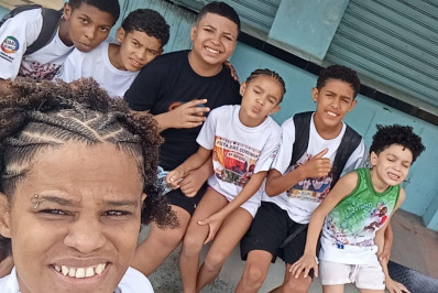 Moradora de Caxias é a mulher que ajudou três pintores durante vendaval