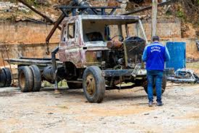 Detran-RJ interdita ferro-velho irregular em Teresópolis 