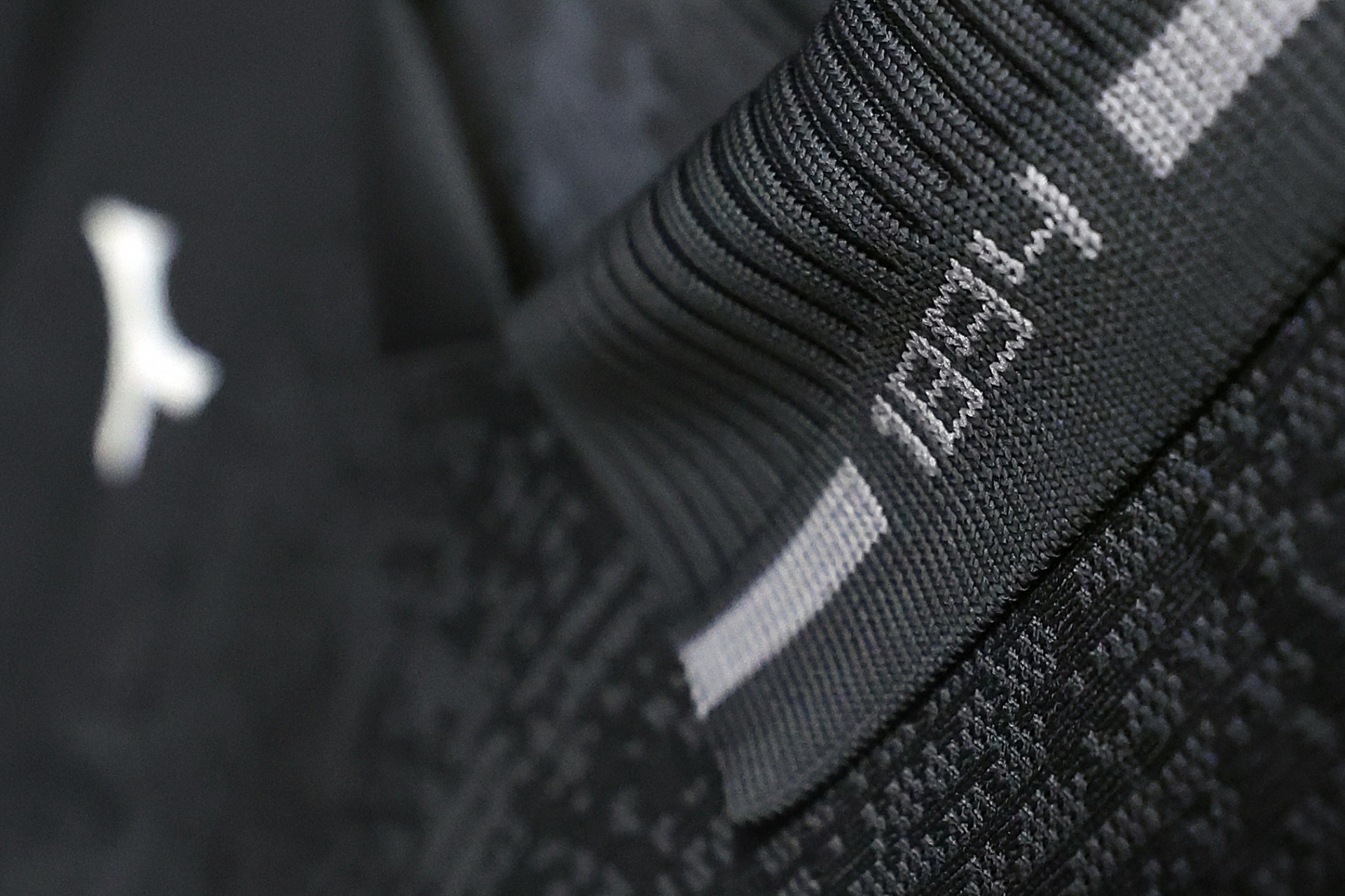 Detalhes do uniforme preto do Botafogo - V&iacute;tor Silva / Botafogo