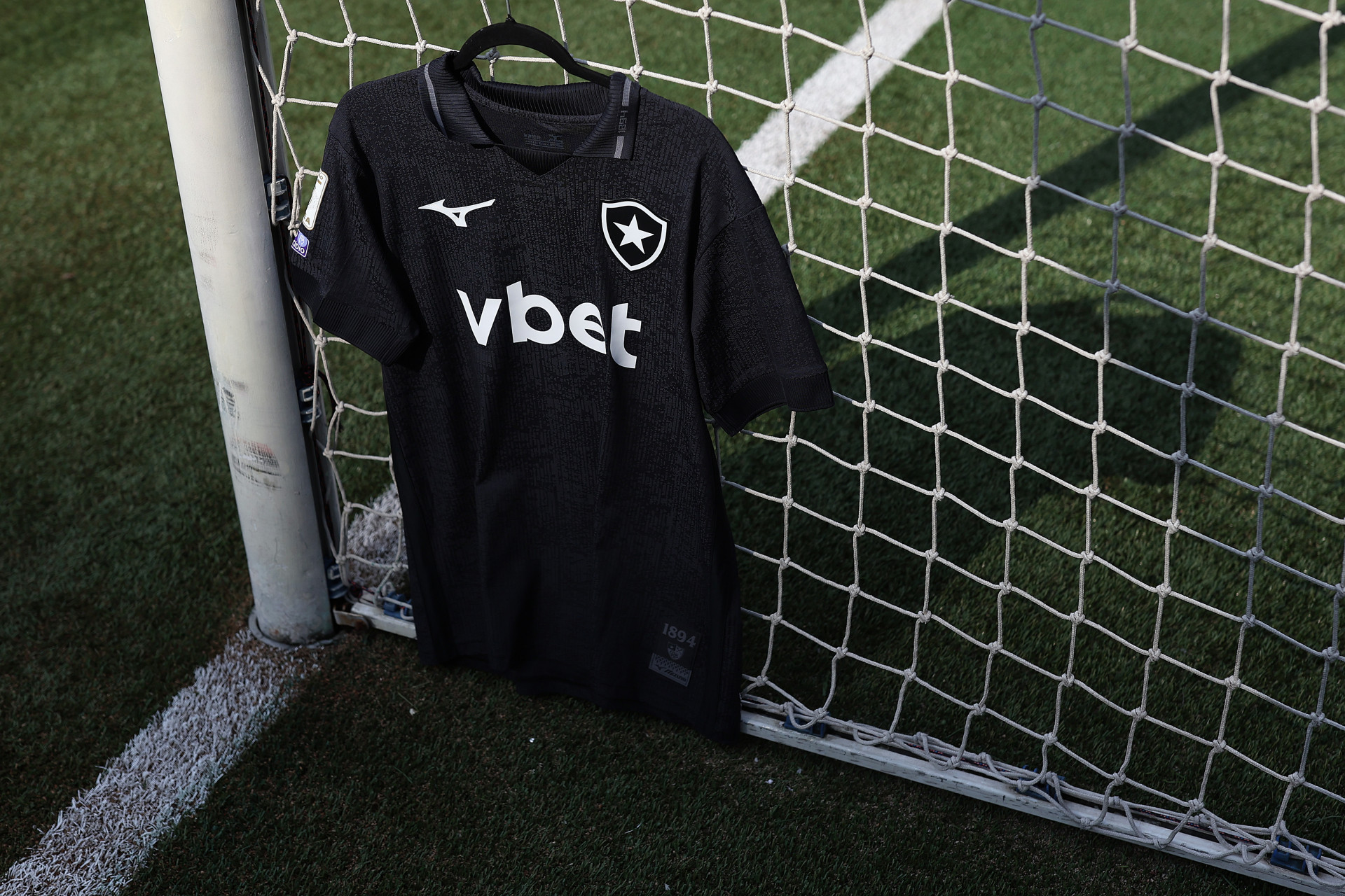 Uniforme preto do Botafogo - V&iacute;tor Silva / Botafogo
