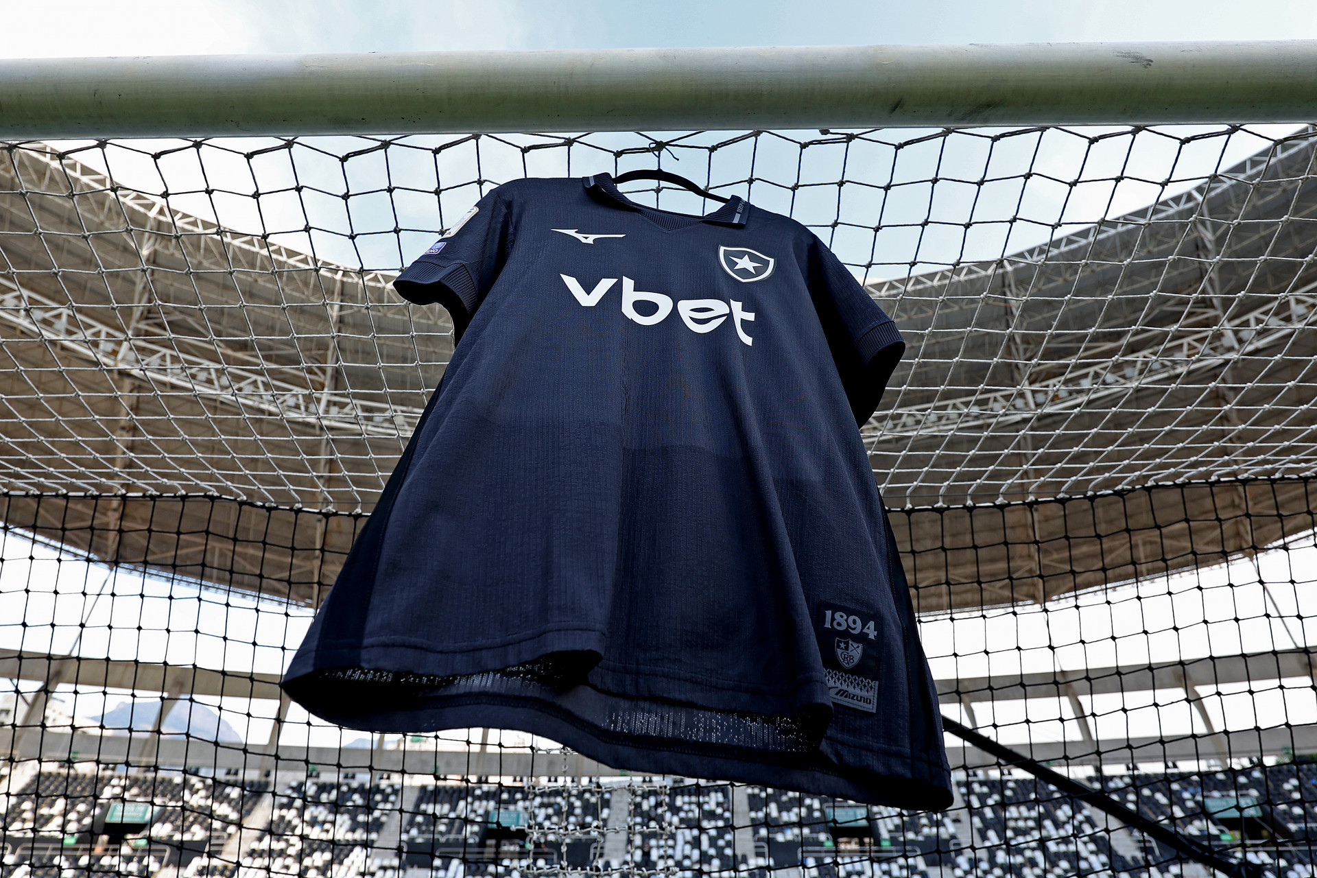 Uniforme preto do Botafogo - V&iacute;tor Silva / Botafogo