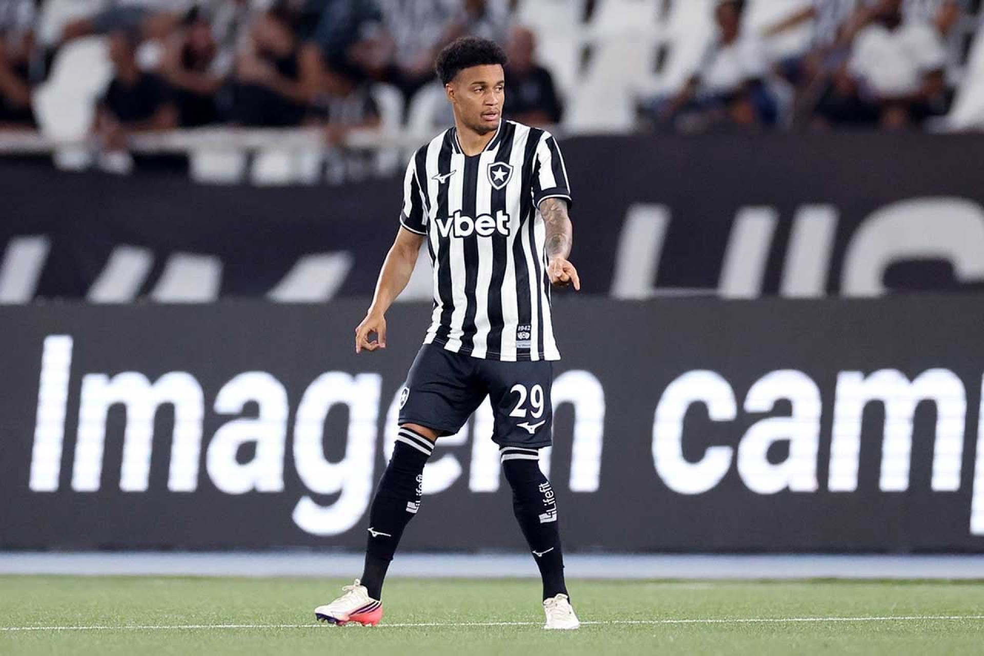 Paulinho fala em “empate amargo” ap&oacute;s estreia pelo Botafogo