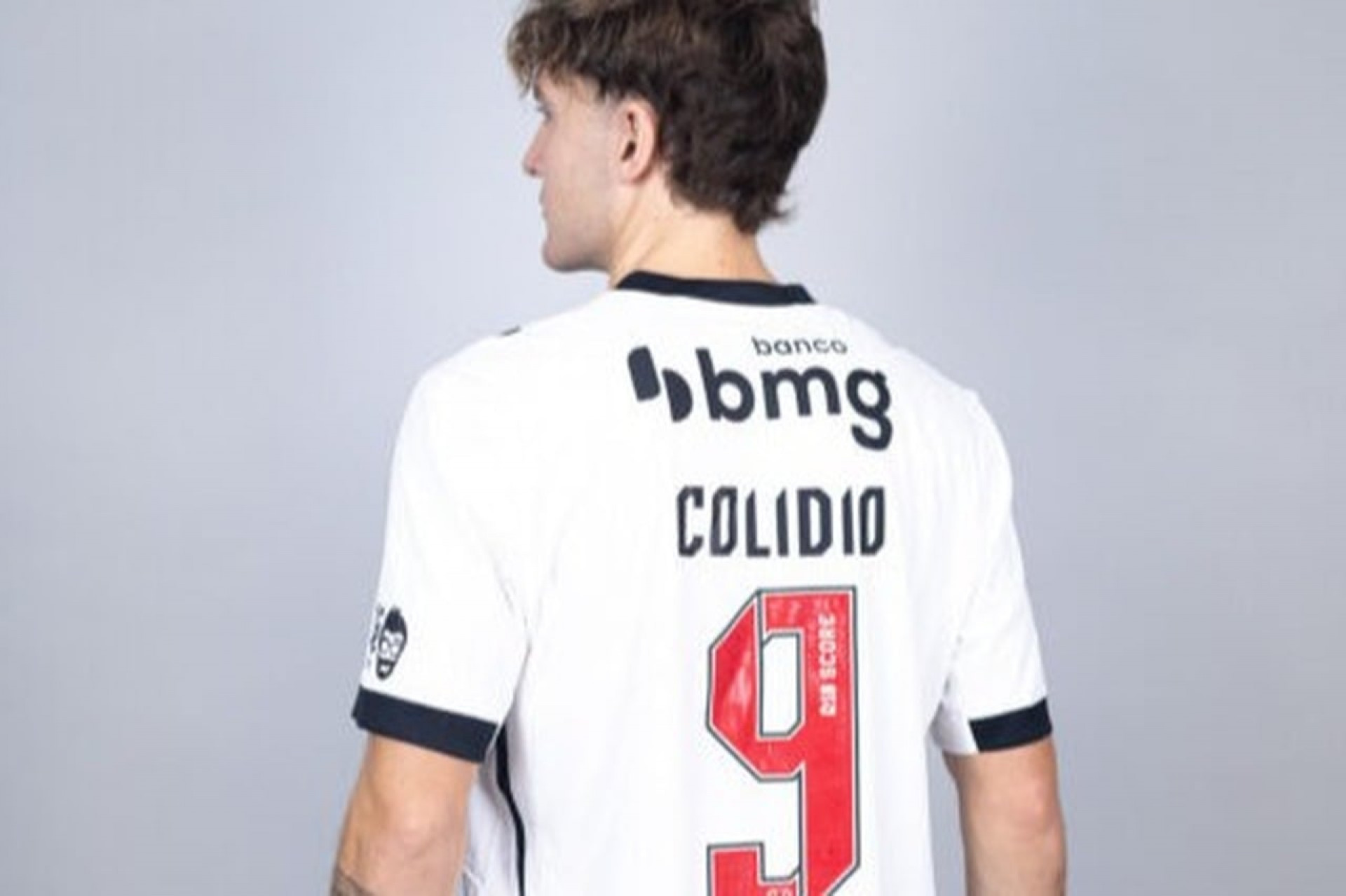Novo camisa 9: Vasco anuncia contrata&ccedil;&atilde;o do atacante Colidio