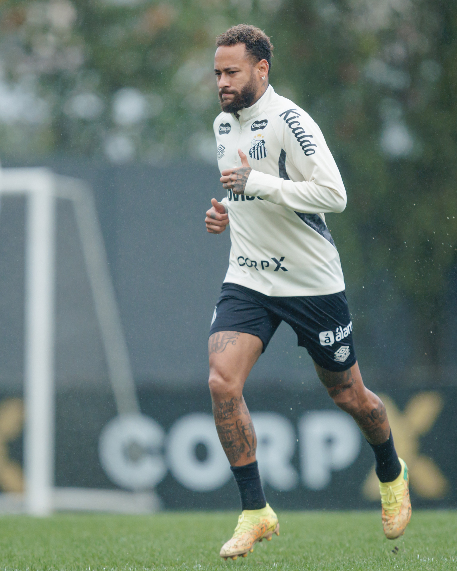 Neymar pode receber gancho por supostas ofensas à árbitra
