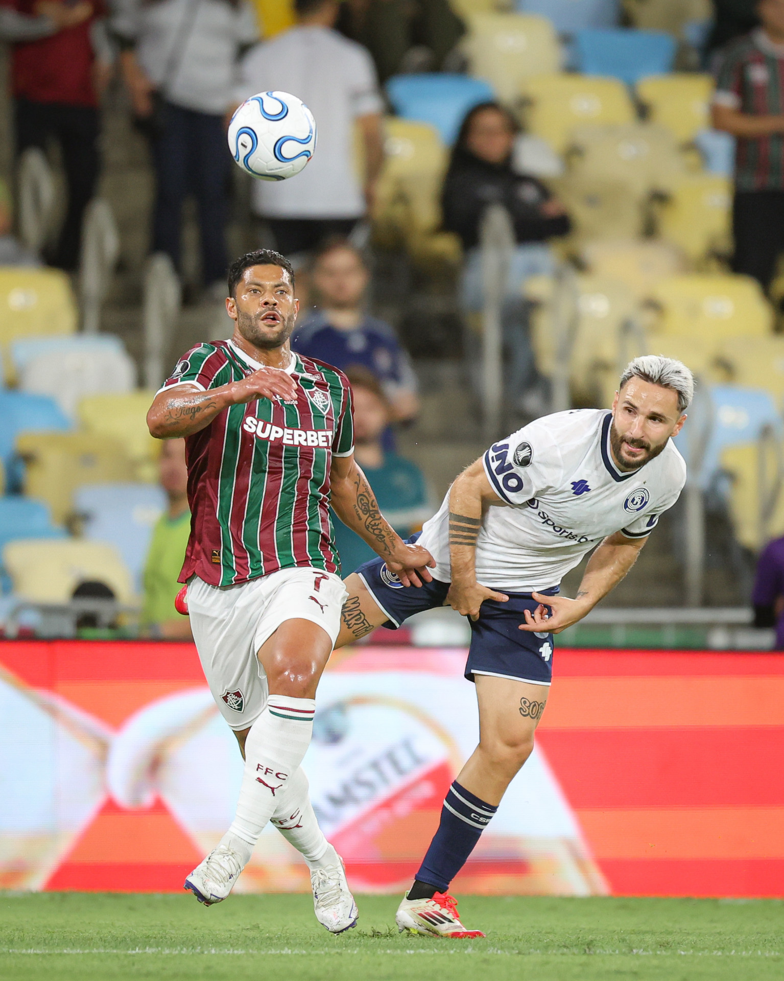 Hulk teve uma chance no time titular, mas não aproveitou e saiu de campo muito vaiado no Maraca