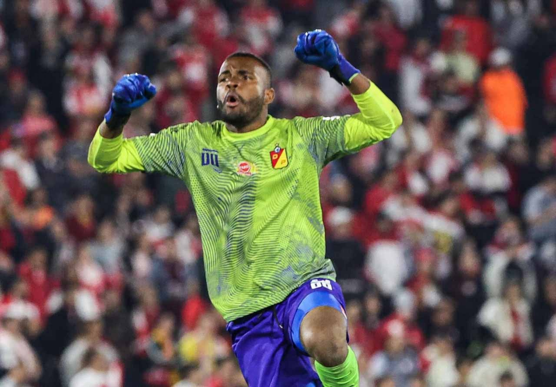 Clube colombiano vive tens&atilde;o sem not&iacute;cias de goleiro ap&oacute;s terremoto