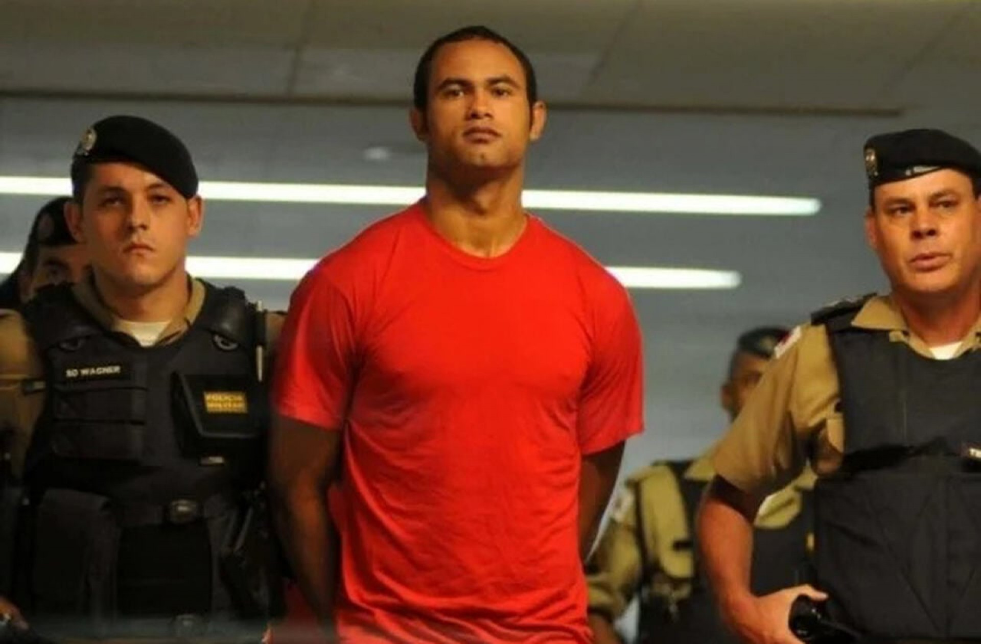 Goleiro Bruno aciona a Band na Justi&ccedil;a e pede R$ 4 milh&otilde;es