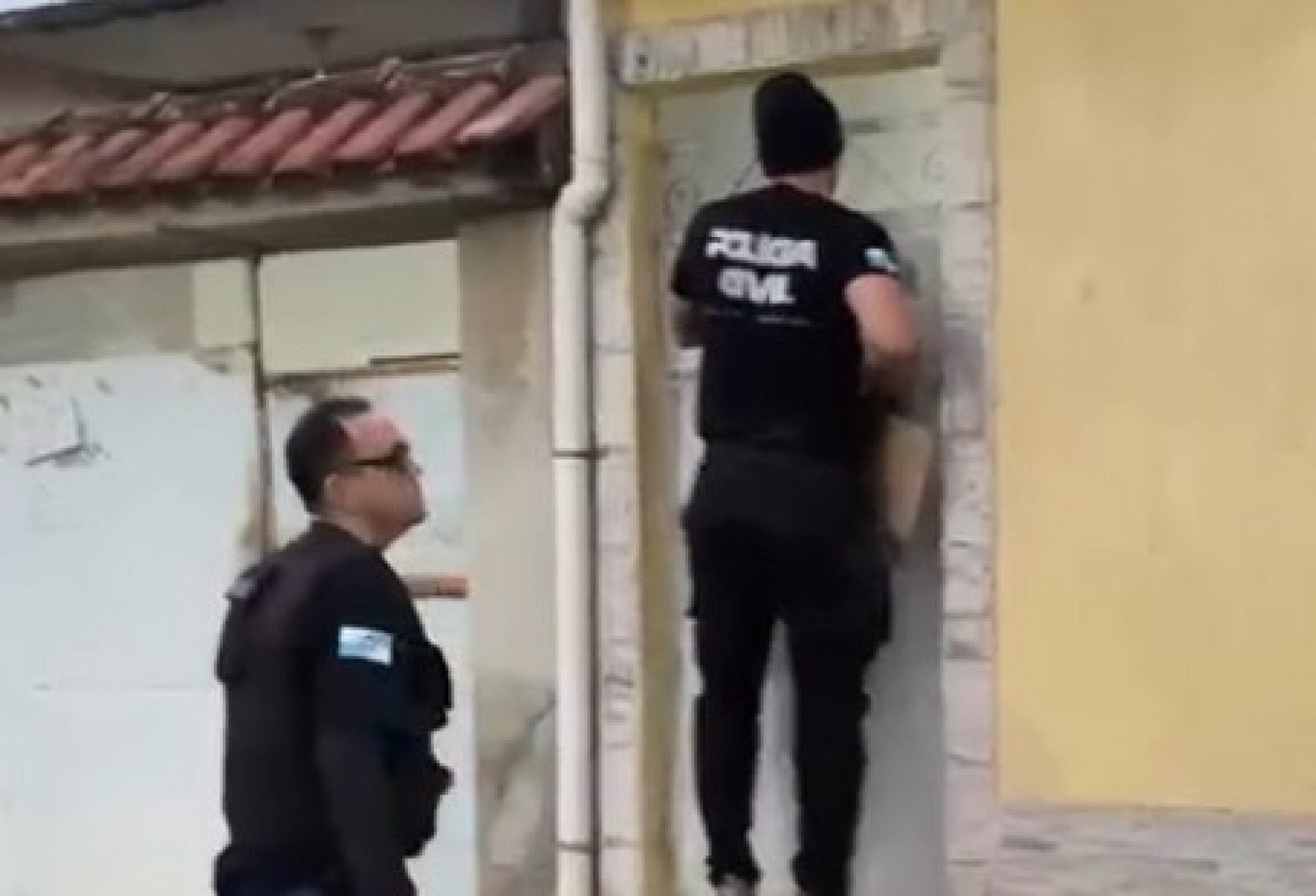 Agentes cumprem mandados contra grupo suspeito de adulterar medidores de gás - Reprodução