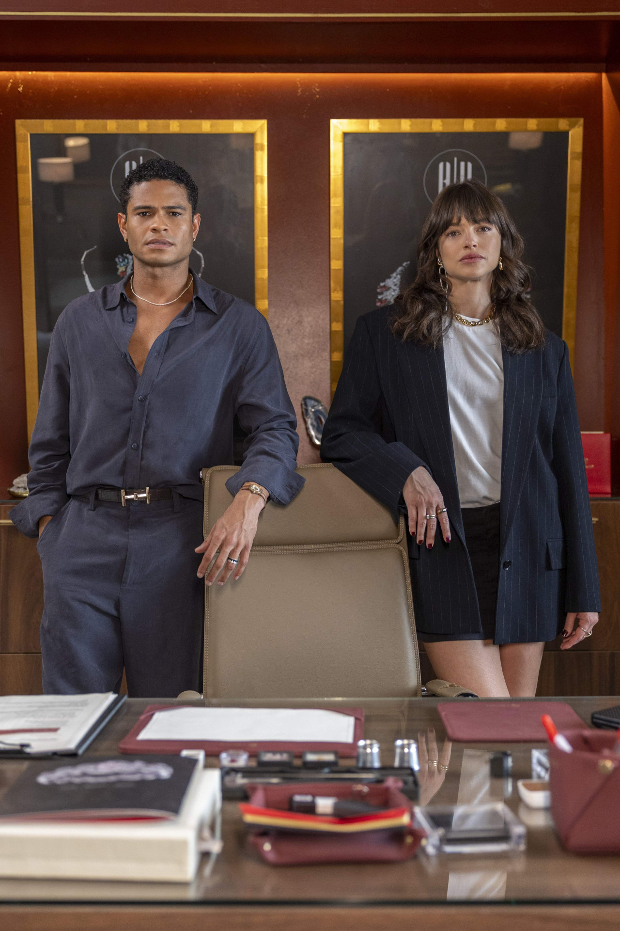  Ingrid (Agatha Moreira) assumiu o lugar de Tiago (Gui Ferraz) na presidência da joalheria  - Angélica Goudinho / TV Globo