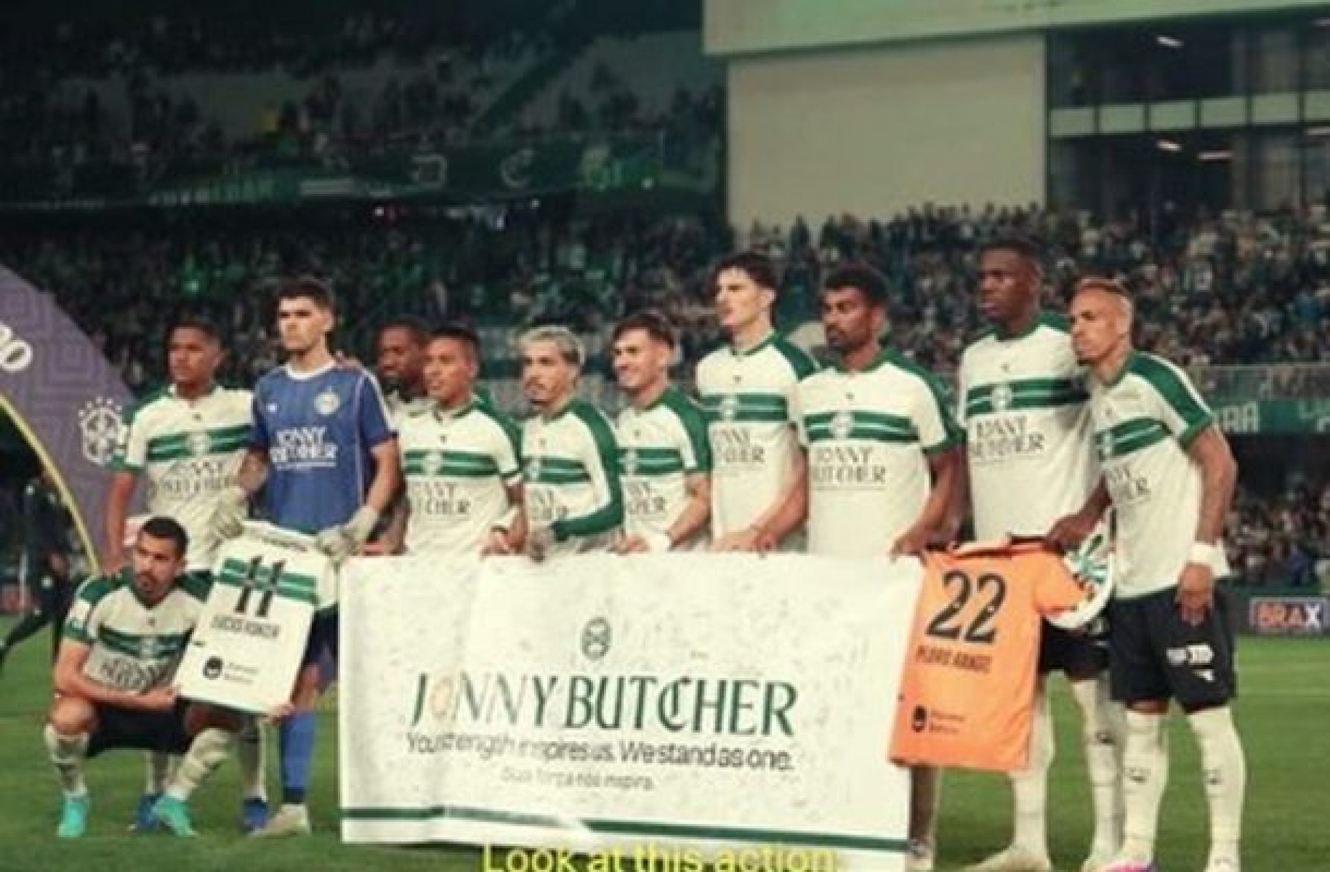 Coritiba homenageia torcedor ingl&ecirc;s Jonny Butcher; veja o v&iacute;deo