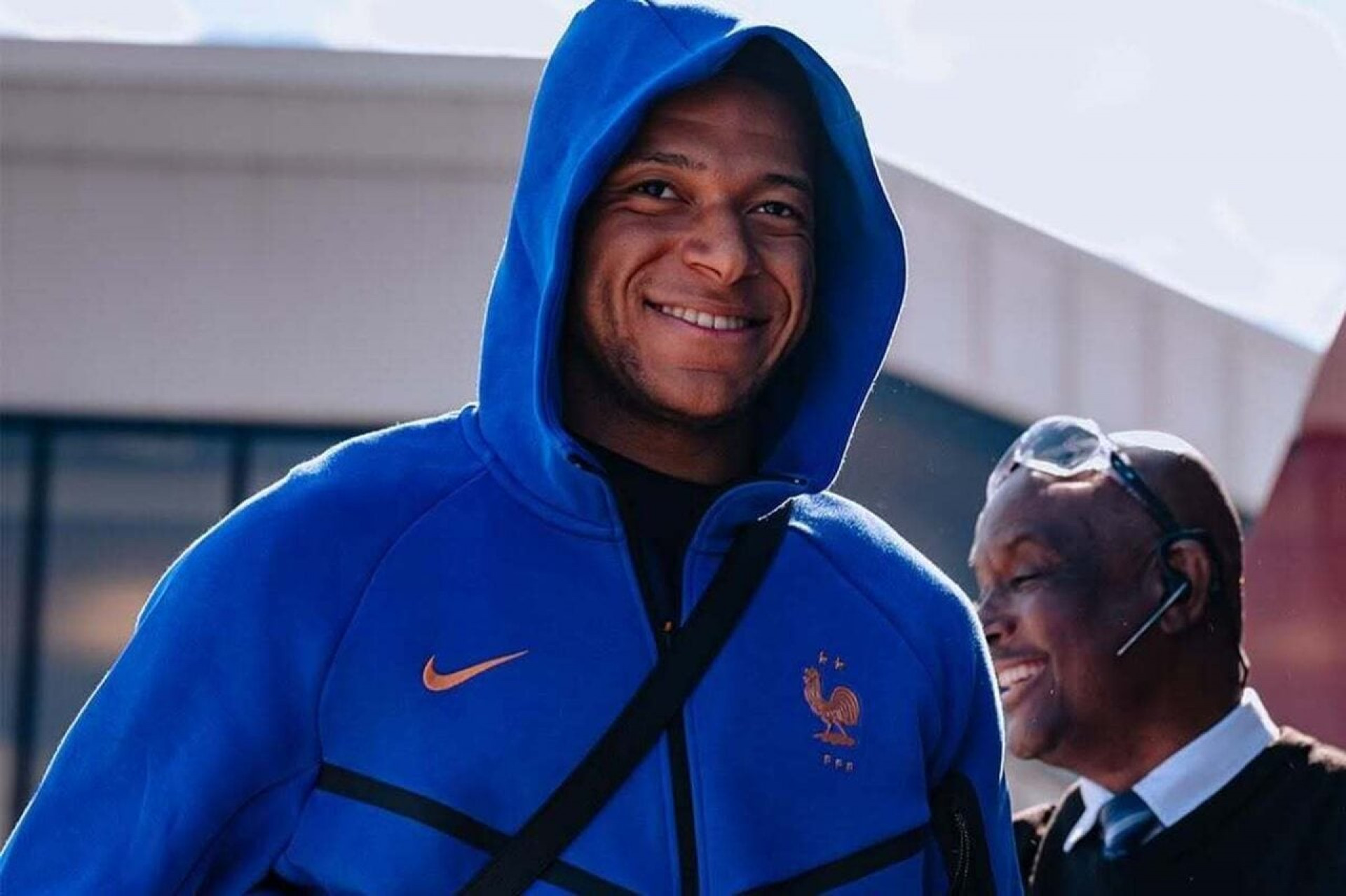 Mbapp&eacute; pode repetir roteiro de Neymar em mudan&ccedil;a no extracampo