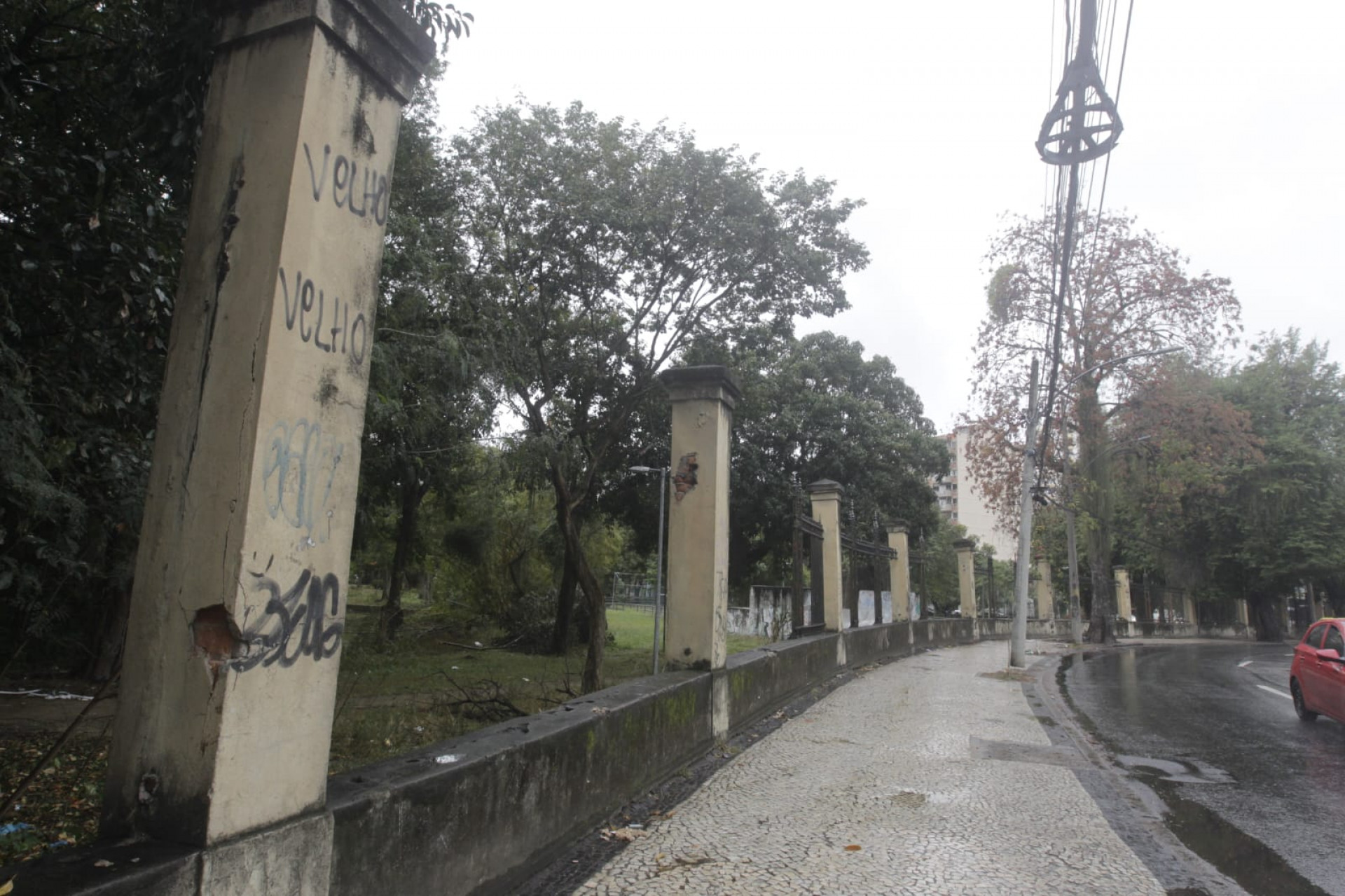 Parque Recanto do Trovador, em Vila Isabel, Zona Norte, vem sofrendo com descaso - Reginaldo Pimenta / Agência O DIA