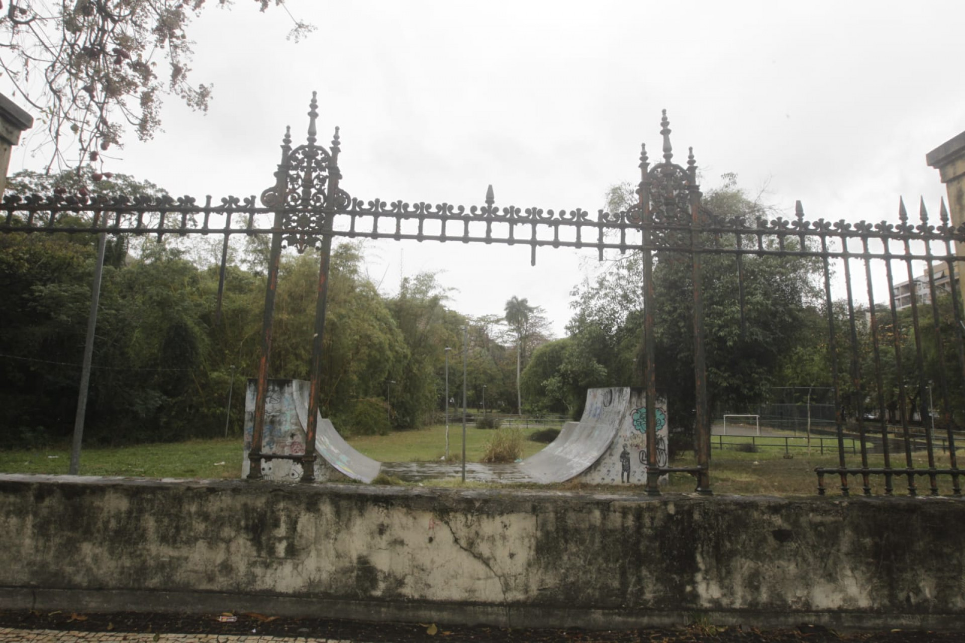 Parque Recanto do Trovado, em Vila Isabel, está sofrendo com descaso - Reginaldo Pimenta / Agência O DIA