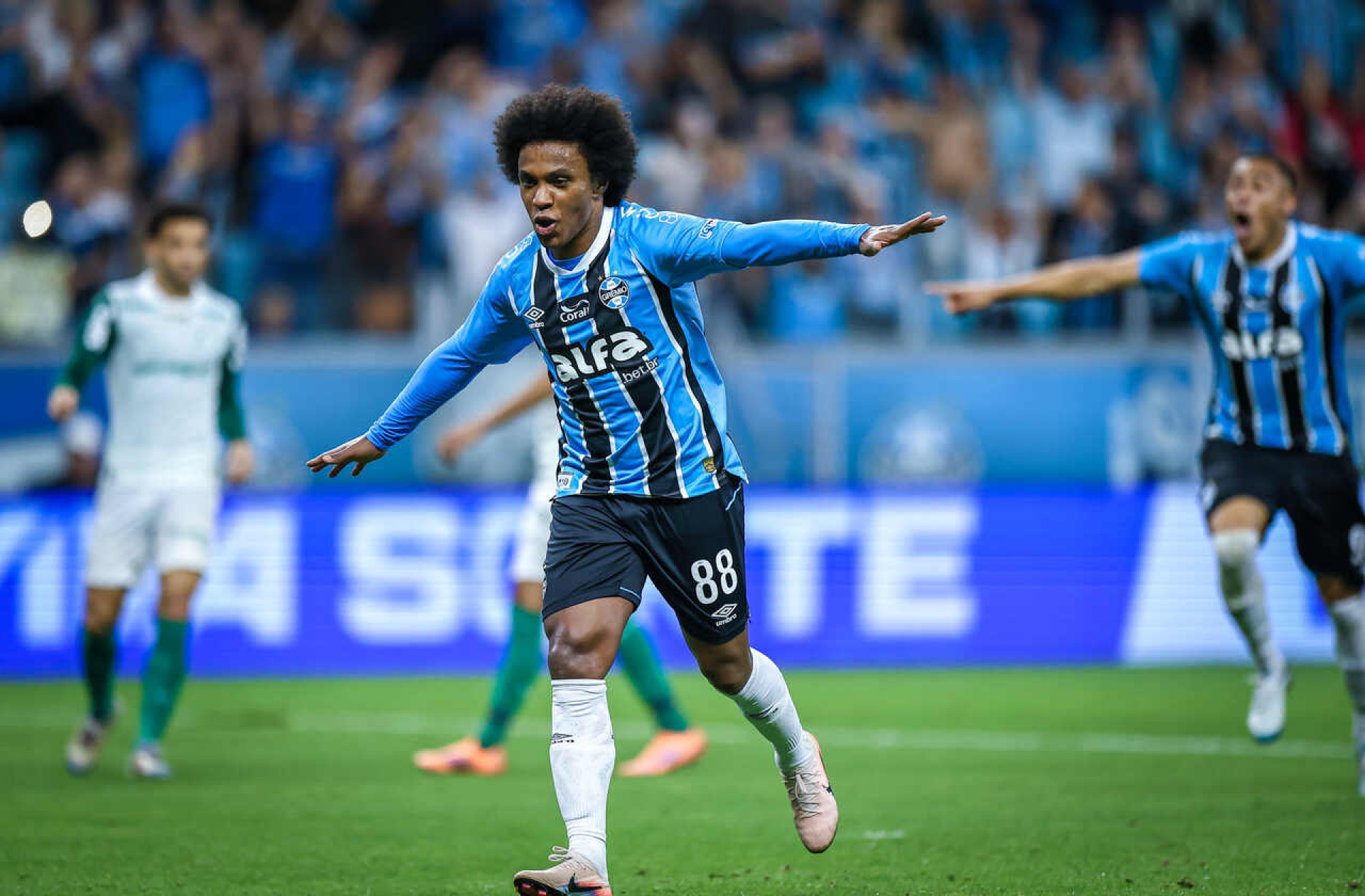 Gr&ecirc;mio e Willian acertam rescis&atilde;o de contrato