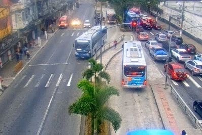 Acidente com motocicleta provoca retenção na Alameda São Boaventura