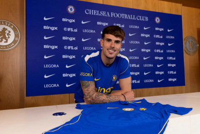 Chelsea anuncia lateral-esquerdo para substituir Cucurella