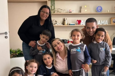Crianças surpreendem prefeita Daniela Soares em Araruama