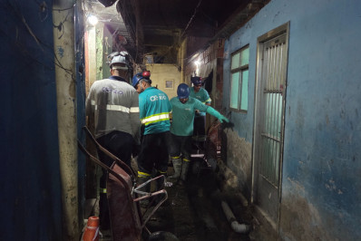Moradores de comunidade em Inhaúma ganham nova rede de esgoto