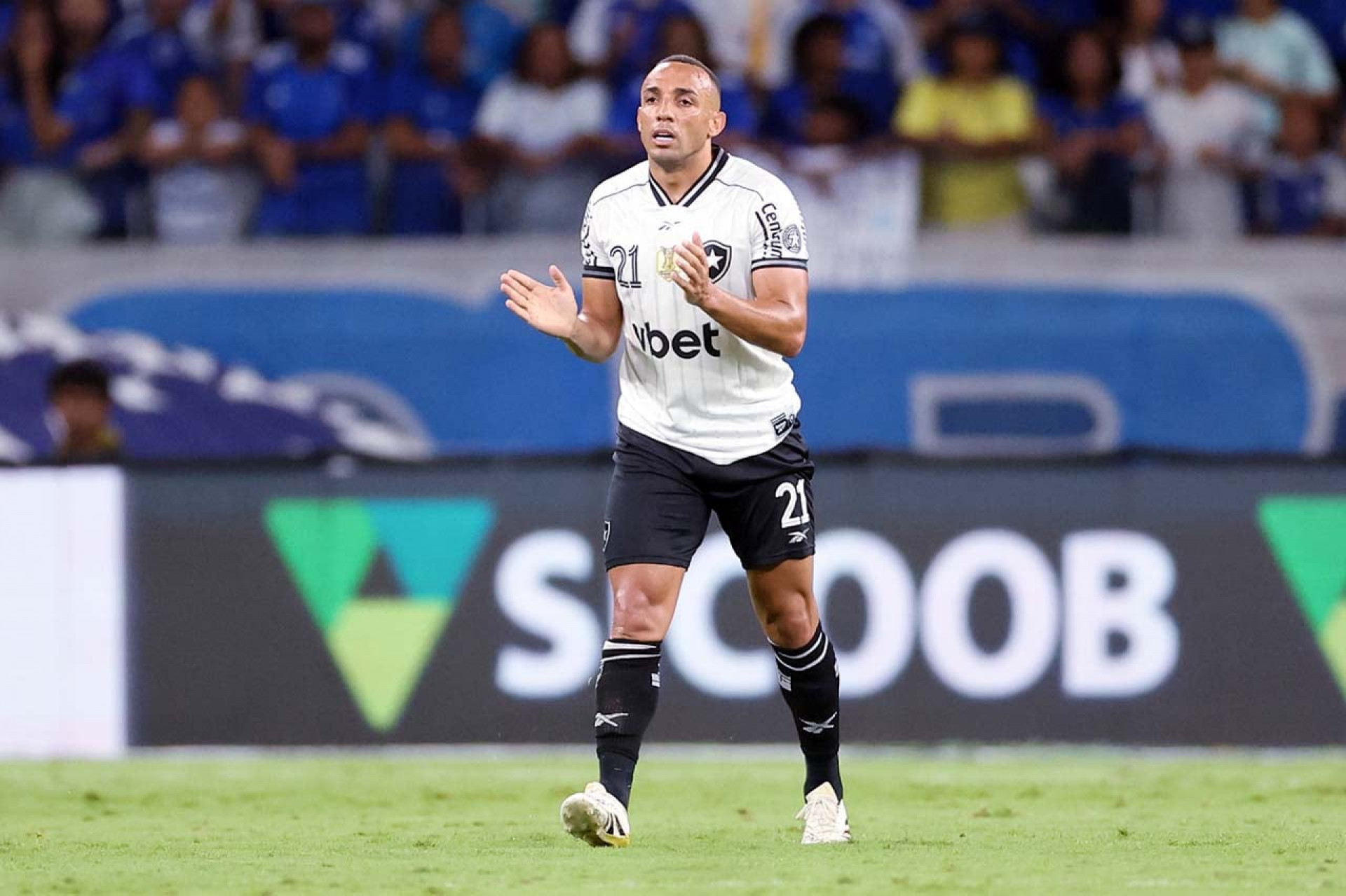 Expulso contra o Fluminense, Mar&ccedil;al &eacute; denunciado no STJD