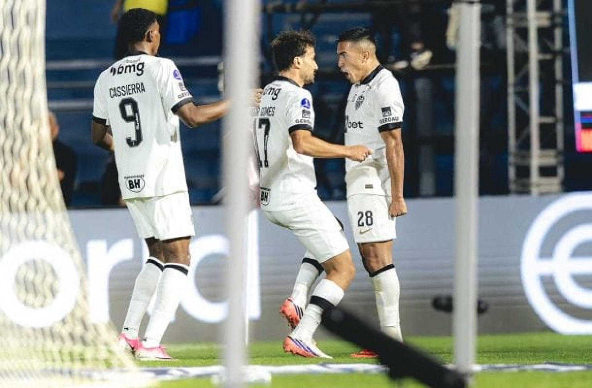 Cuello: “A vit&oacute;ria do Galo sobre o Bragantino mostrou a nossa for&ccedil;a”