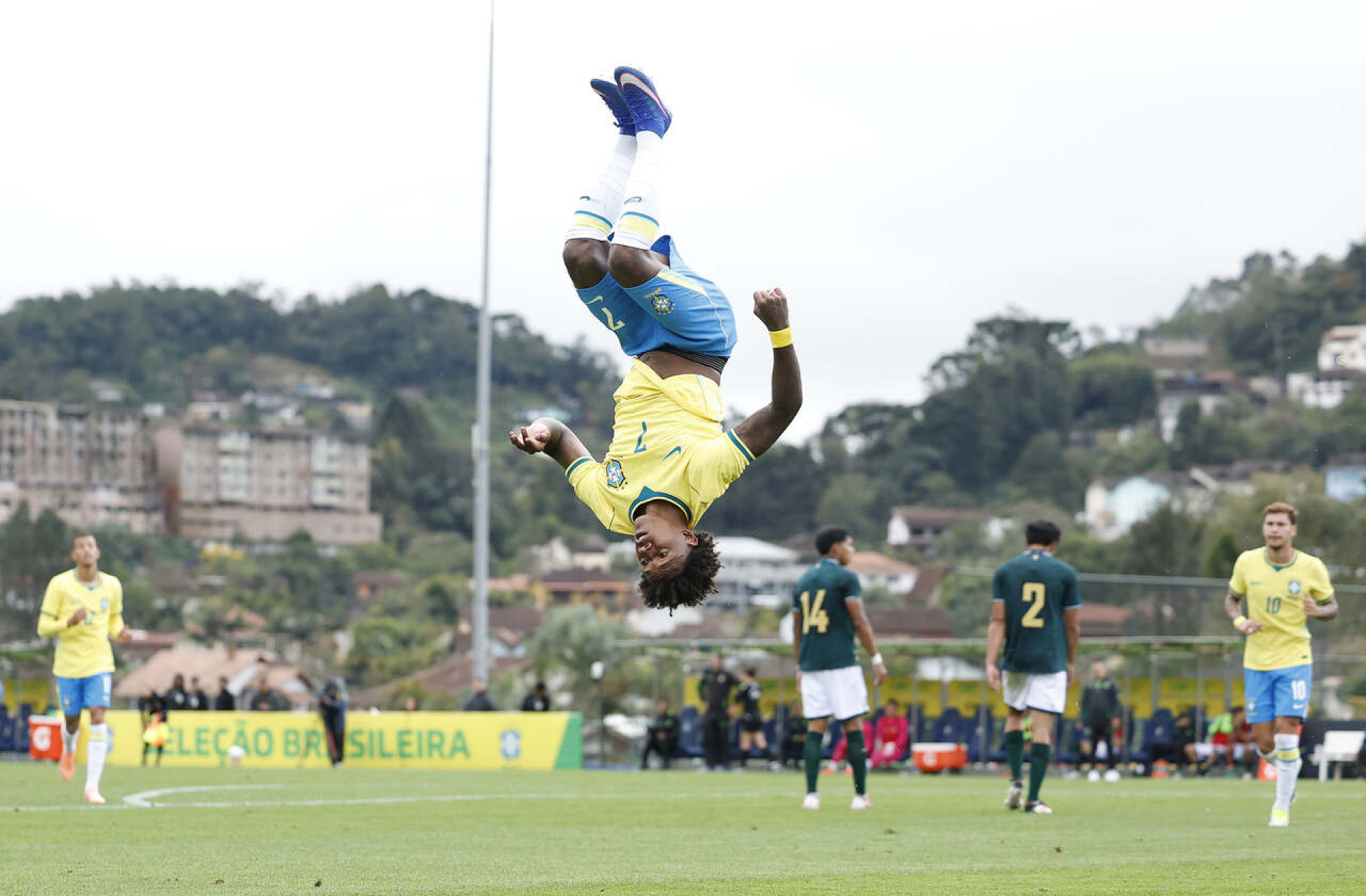 Sele&ccedil;&atilde;o Brasileira sub-20 derrota Bol&iacute;via mais uma vez em amistoso