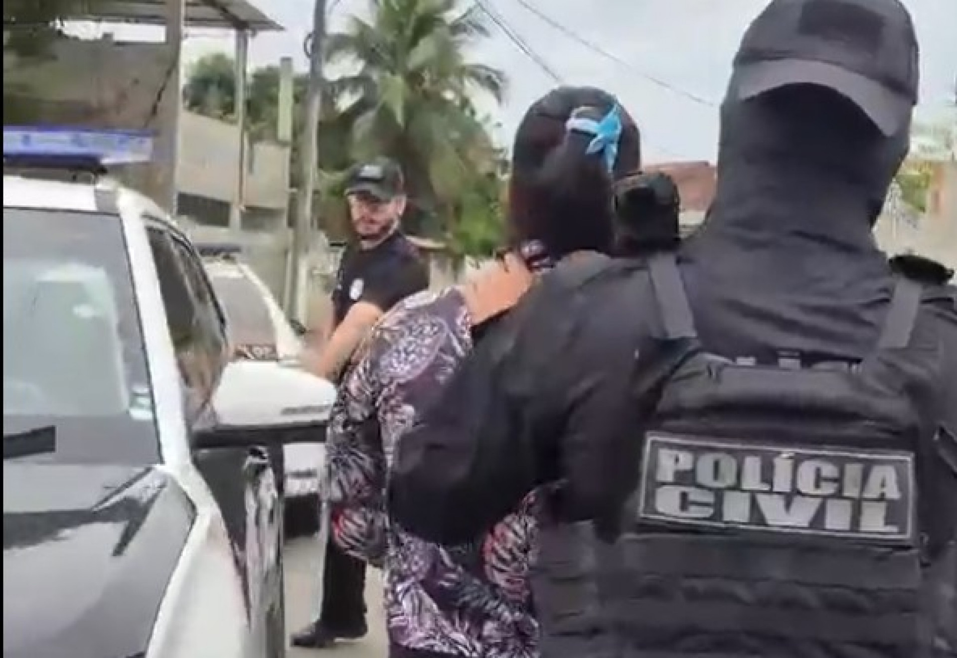 Policiais prenderam suspeitos de integrar quadrilha de golpistas - Reprodução