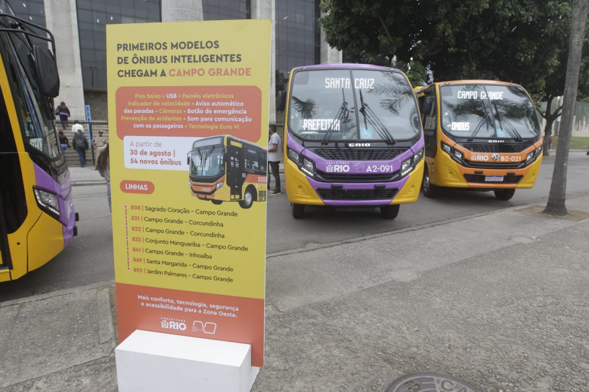 Ônibus de piso baixo facilita o embarque e desembarque de pessoas com deficiência - Reginaldo Pimenta/Agência O DIA