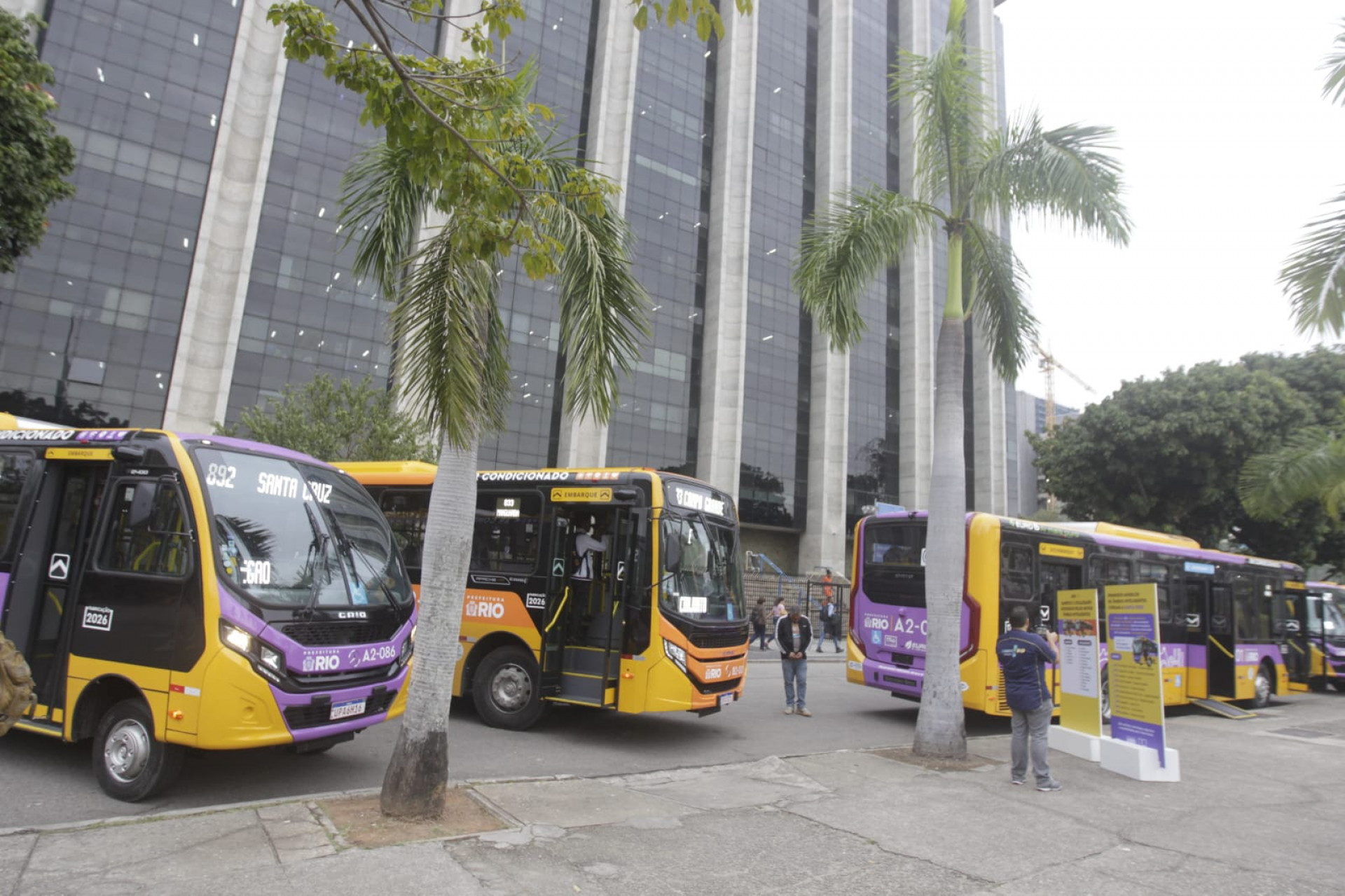 Ônibus de piso baixo facilita o embarque e desembarque de pessoas com deficiência - Reginaldo Pimenta/Agência O DIA