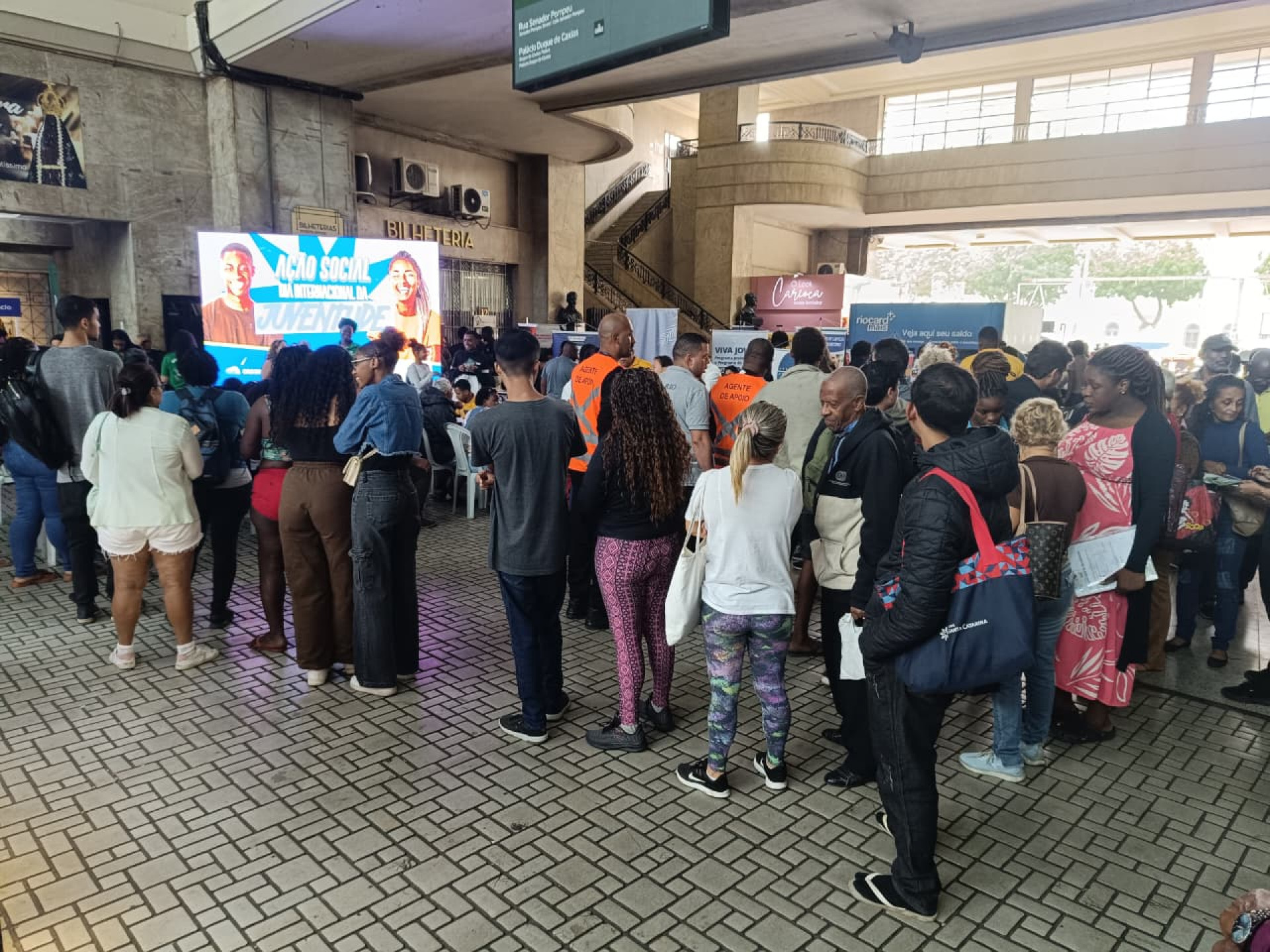 Central do Brasil recebe feirão de empregos e cursos no Dia Internacional da Juventude - Carlos Elias Junior/ Agência O Dia