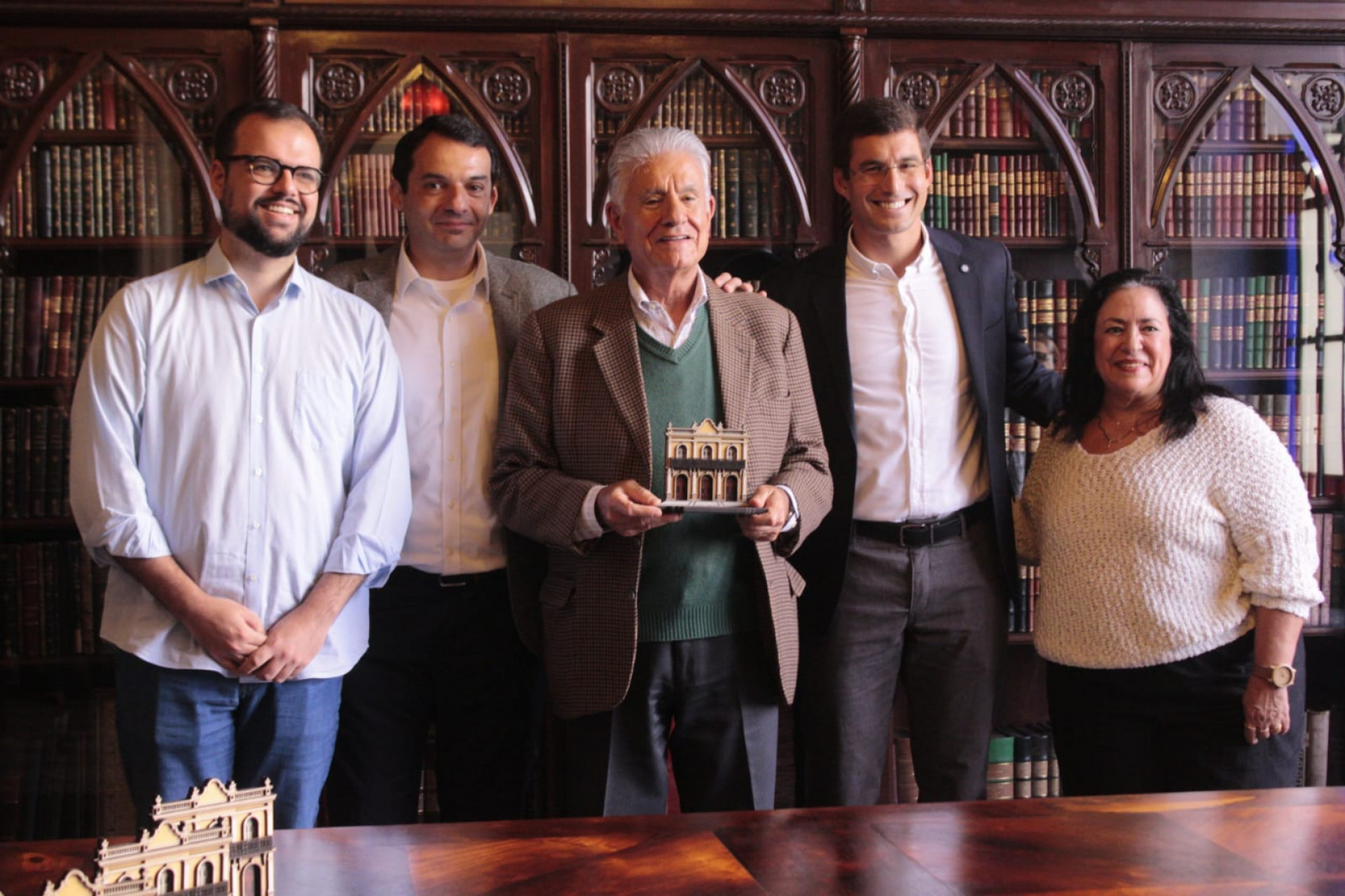 Im&oacute;veis no entorno do Largo de S&atilde;o Francisco de Paula tamb&eacute;m ser&atilde;o recuperados pelo programa municipal -  Carlos Elias Junior/ Ag&ecirc;ncia O Dia
