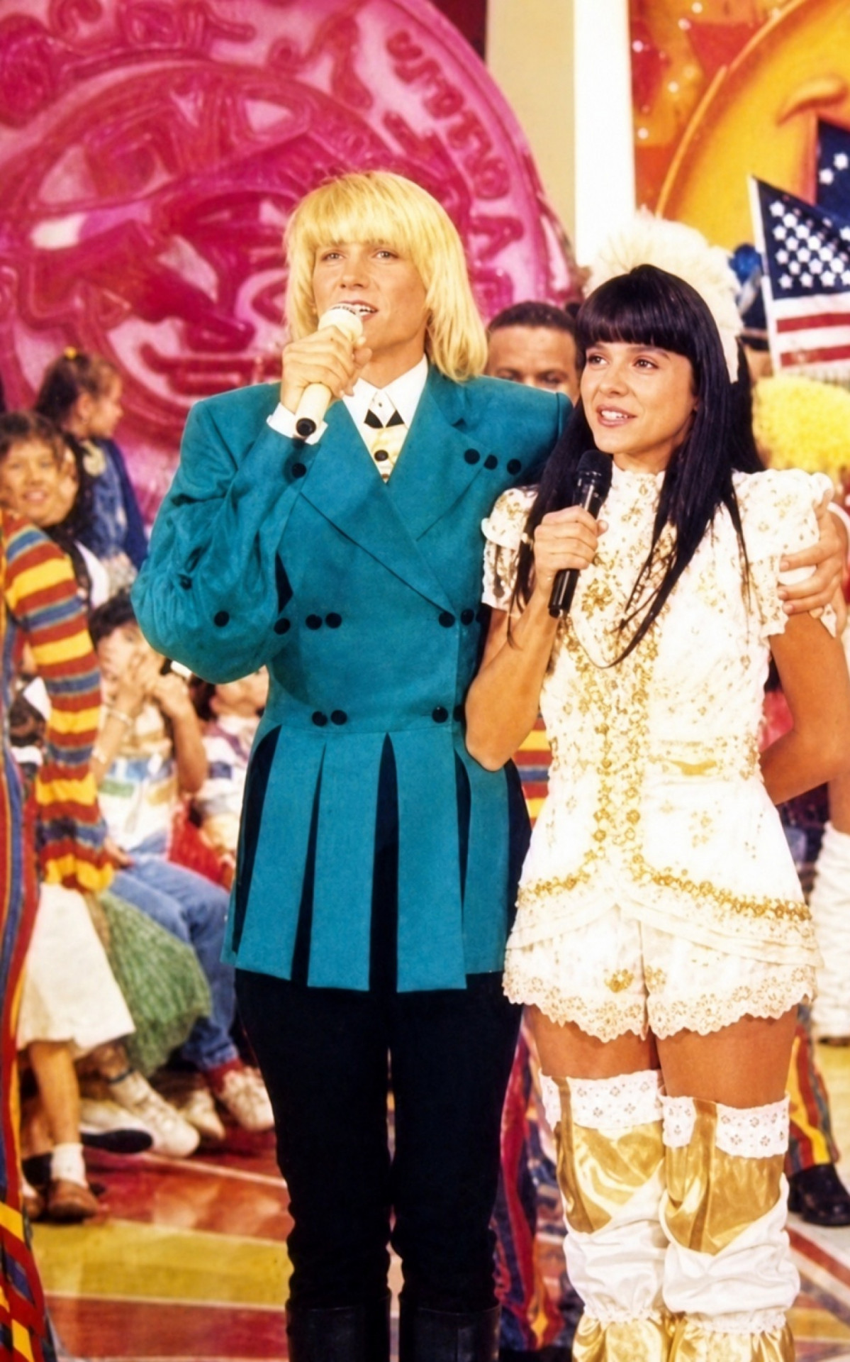 Xuxa e Mara Maravilha juntas em um registro do per&iacute;odo em que comandavam programas infantis de grande audi&ecirc;ncia