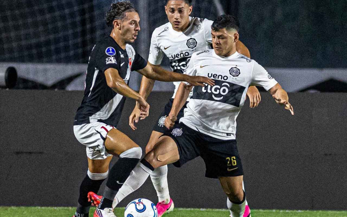 Vasco domina, mas fica no empate com Olimpia na Sul-Americana