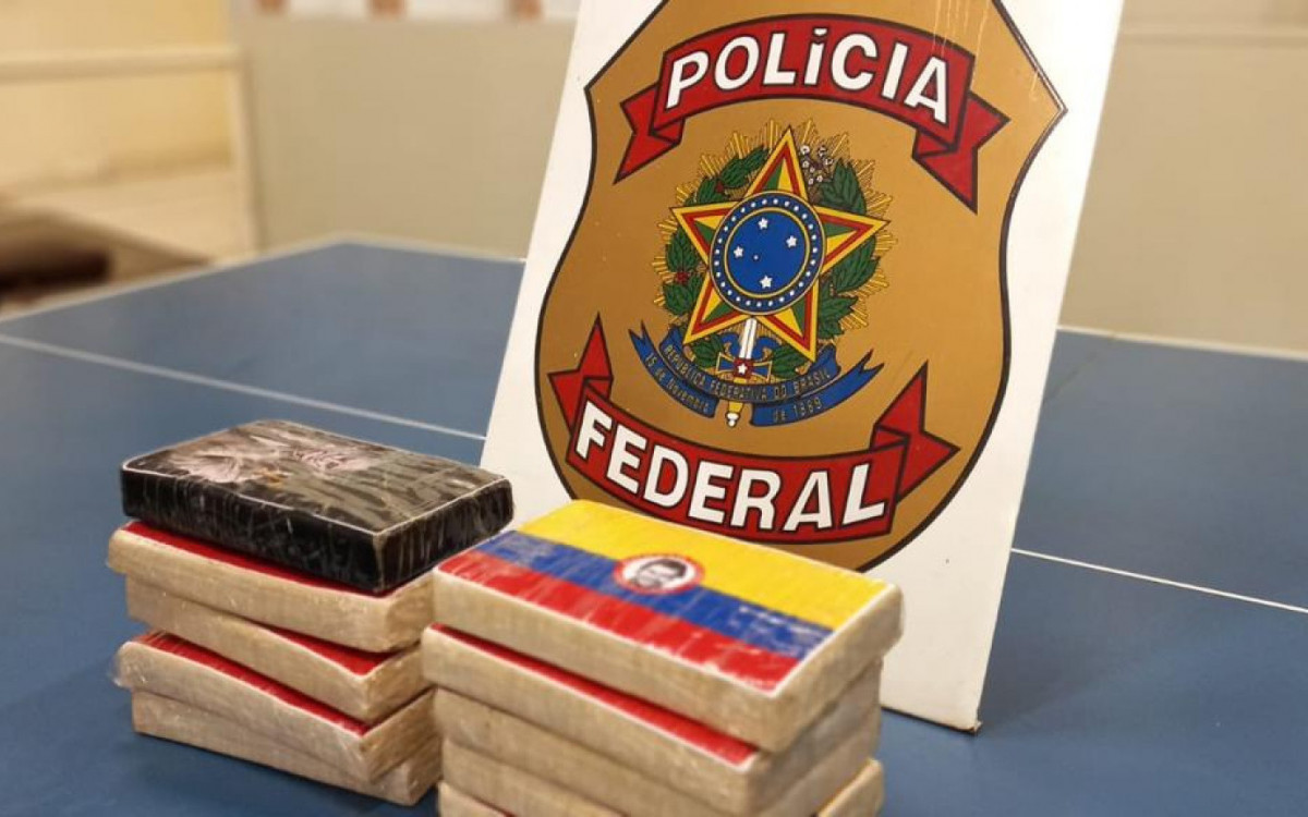 Nas embalagens da droga, a imagem do traficante colombiano Pablo Escobar - Divulgação/PF