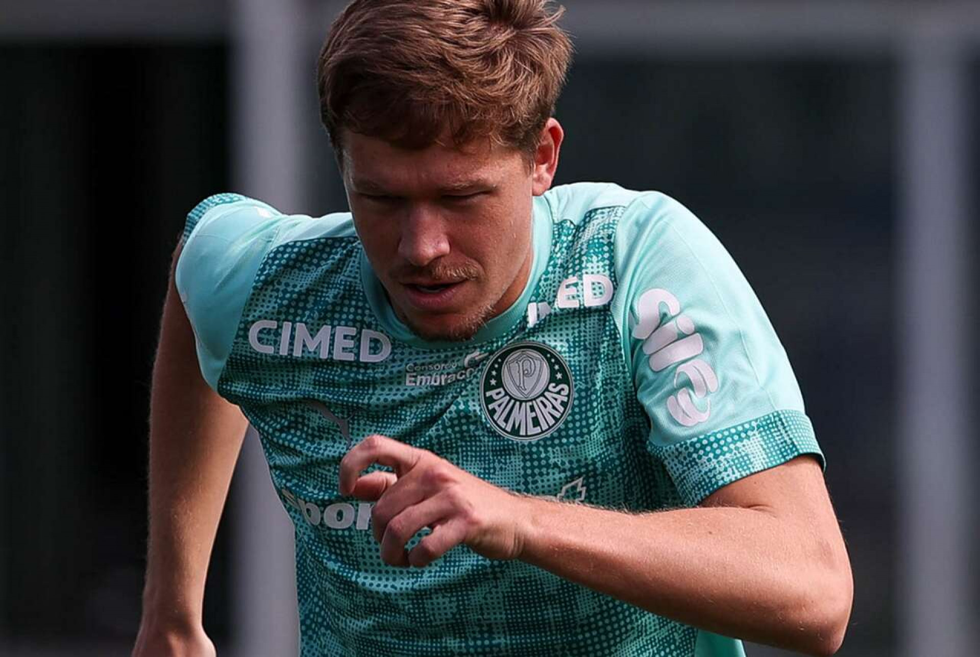 Paulinho avan&ccedil;a e Bruno Fuchs treina sem restri&ccedil;&otilde;es no Palmeiras