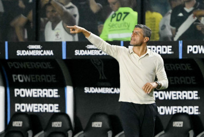 Pedro Emanuel valoriza evolução e vê Vasco no caminho certo
