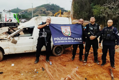 Furgão levado em assalto é recuperado pela PM na Via Dutra