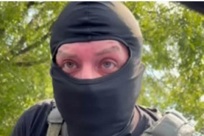 Agente de imigração dos EUA aponta arma e xinga mulher: 'Vou te prender'