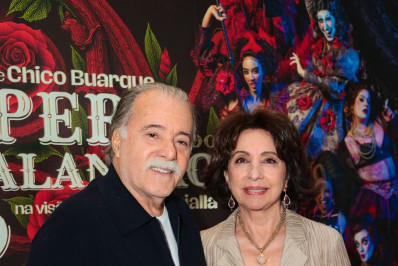 Famosos prestigiam sessão especial do musical ‘Ópera do Malandro’