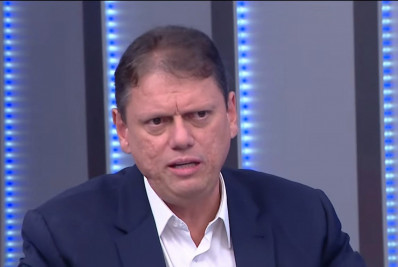 Vídeo de Eduardo Bolsonaro não prejudicou vacinação, diz Tarcísio