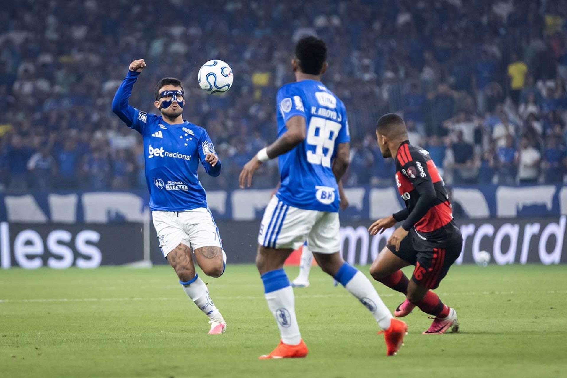 Matheus Henrique admite “medo” de ser expulso ap&oacute;s falta dura