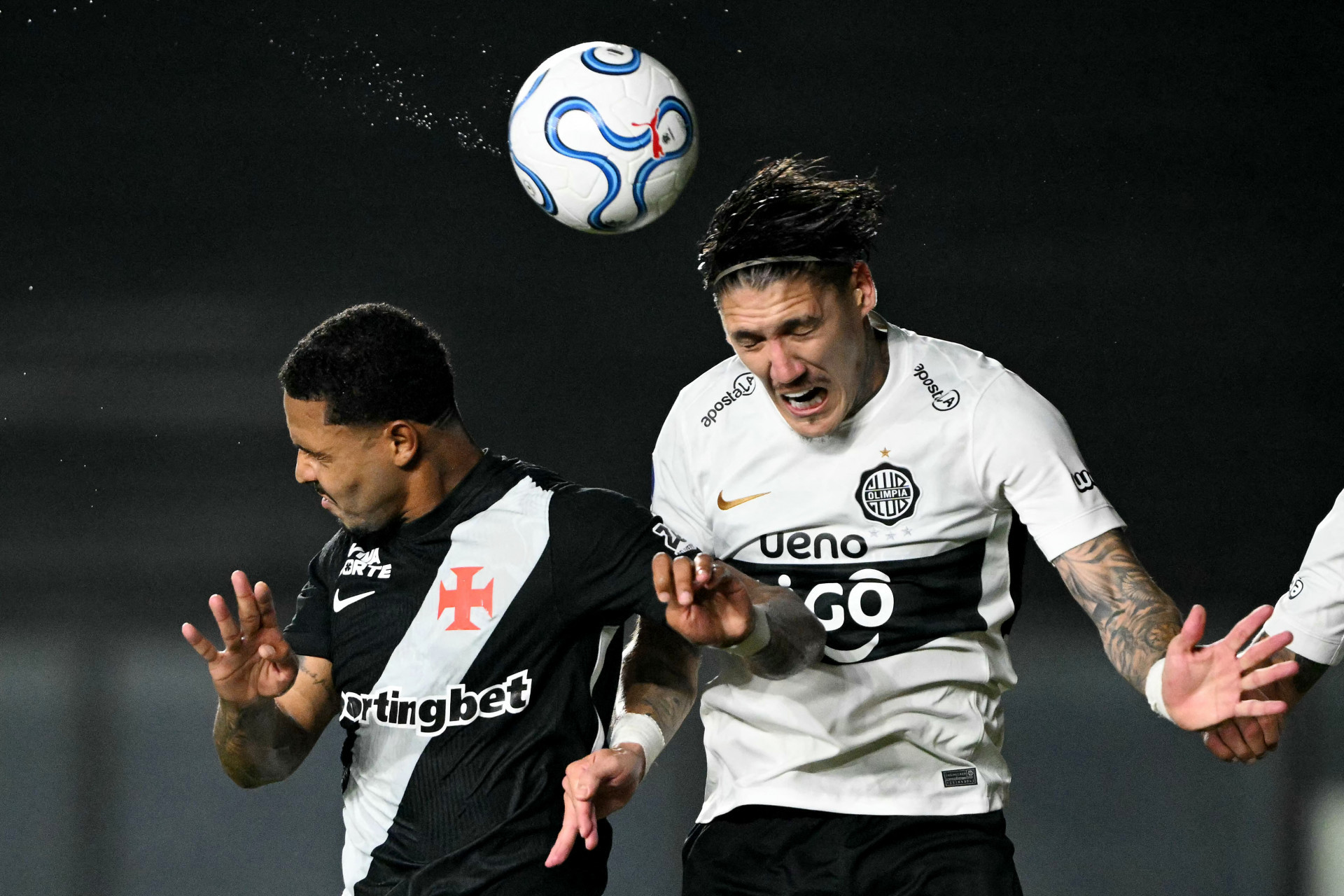 Vasco enfrentou o Olimpia, do Paraguai, em São Januário, pela Sul-Americana - Mauro Pimentel / AFP