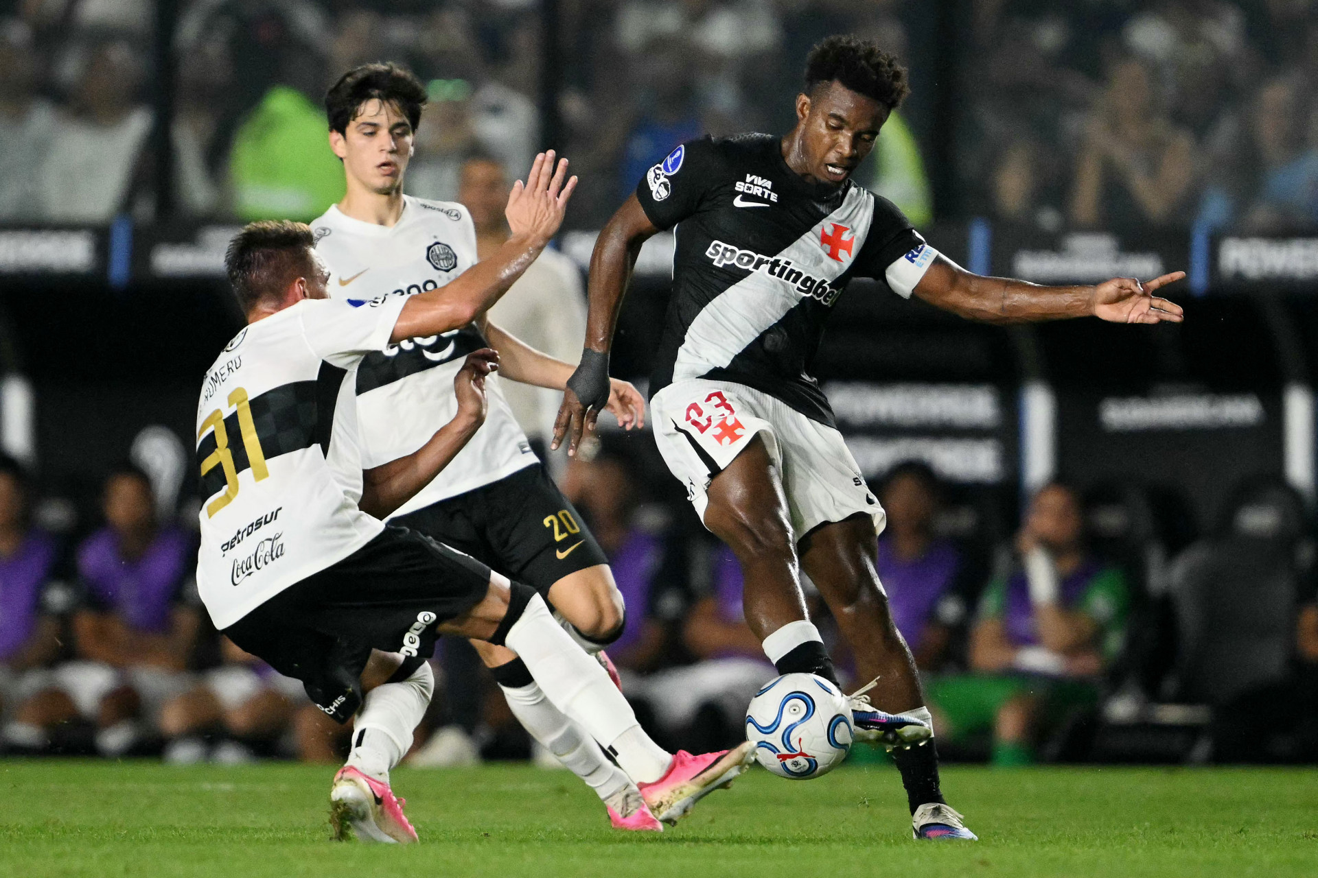 Vasco enfrentou o Olimpia, do Paraguai, em São Januário, pela Sul-Americana - Mauro Pimentel / AFP