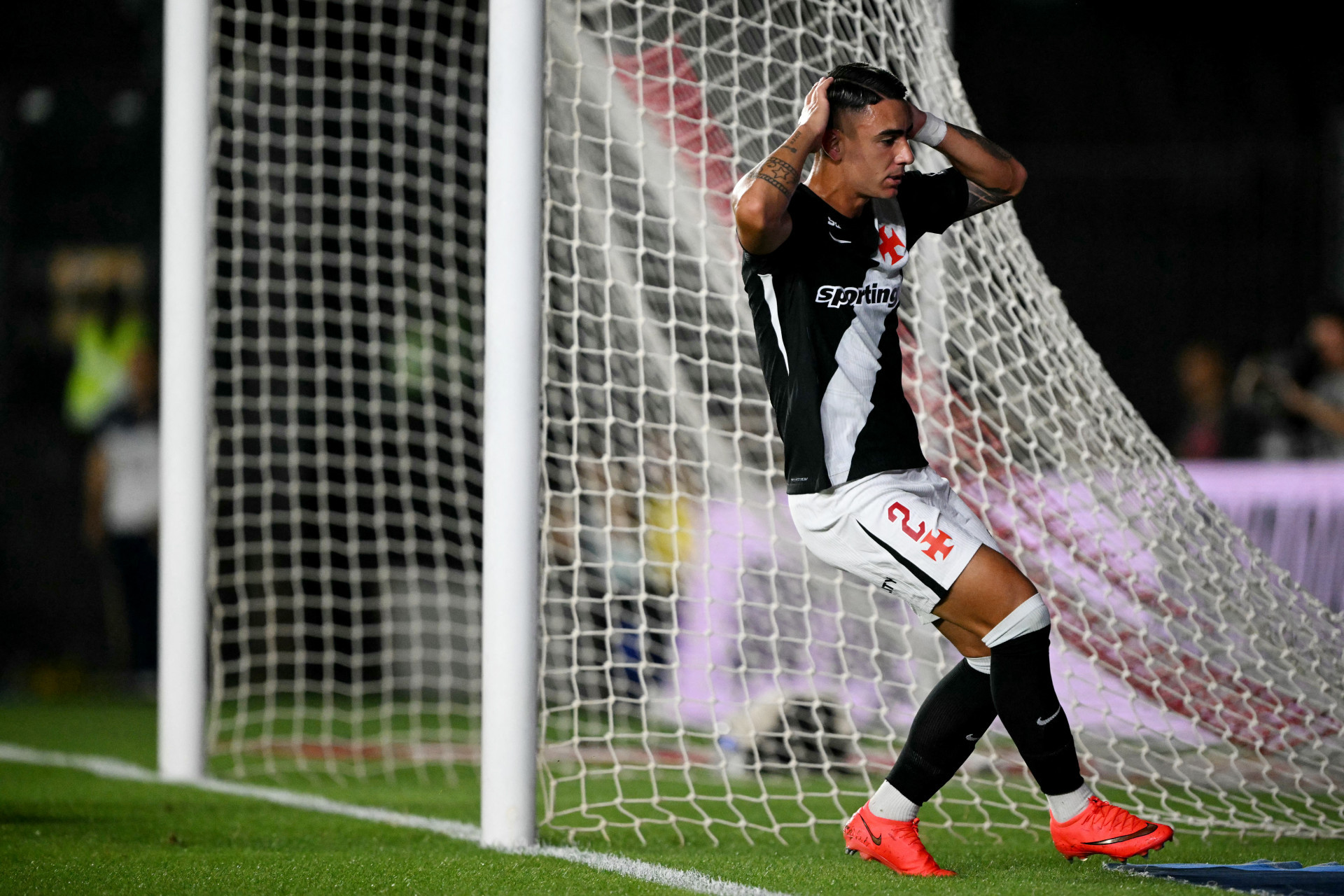 Vasco enfrentou o Olimpia, do Paraguai, em São Januário, pela Sul-Americana - Mauro Pimentel / AFP