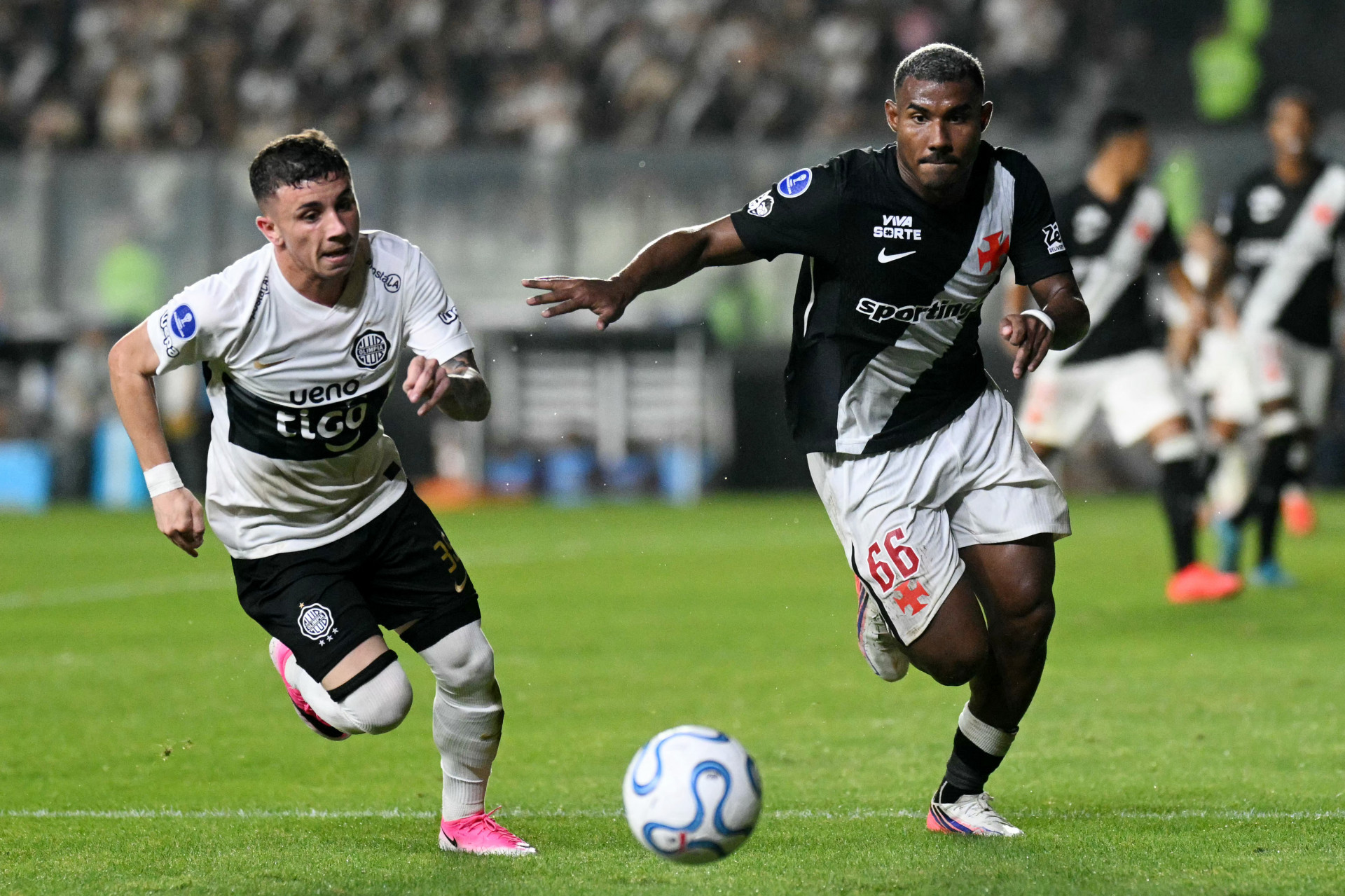 Vasco enfrentou o Olimpia, do Paraguai, em São Januário, pela Sul-Americana - Mauro Pimentel / AFP