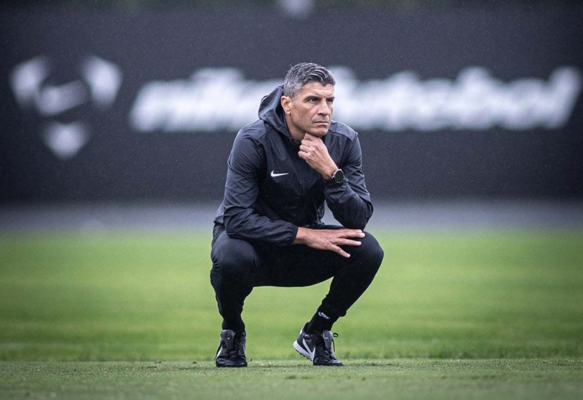 Pedro Emanuel completa um m&ecirc;s e ter&aacute; sequ&ecirc;ncia decisiva no Vasco