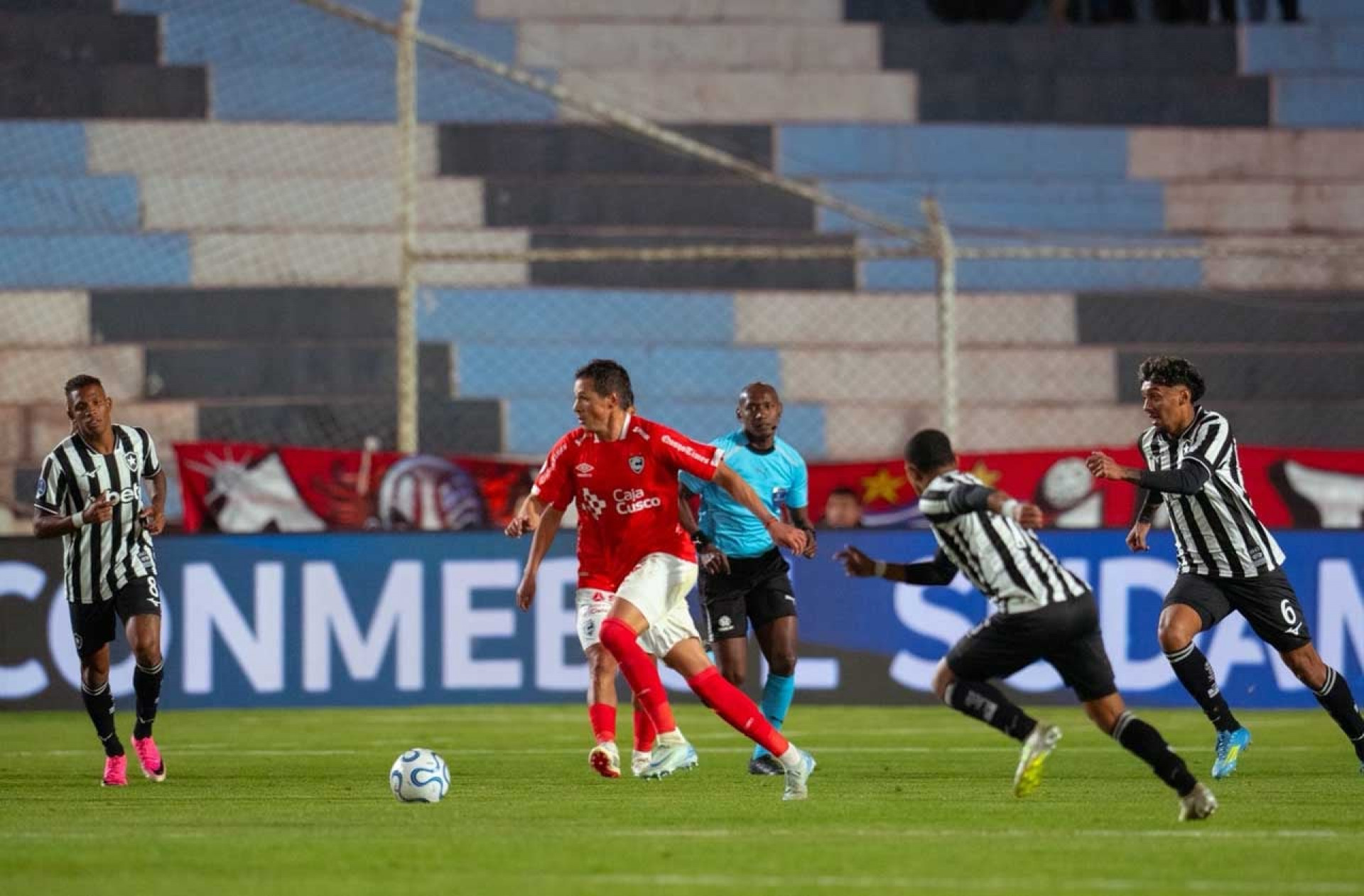 Atormentado em Cusco, Botafogo &eacute; humilhado pelo Cienciano