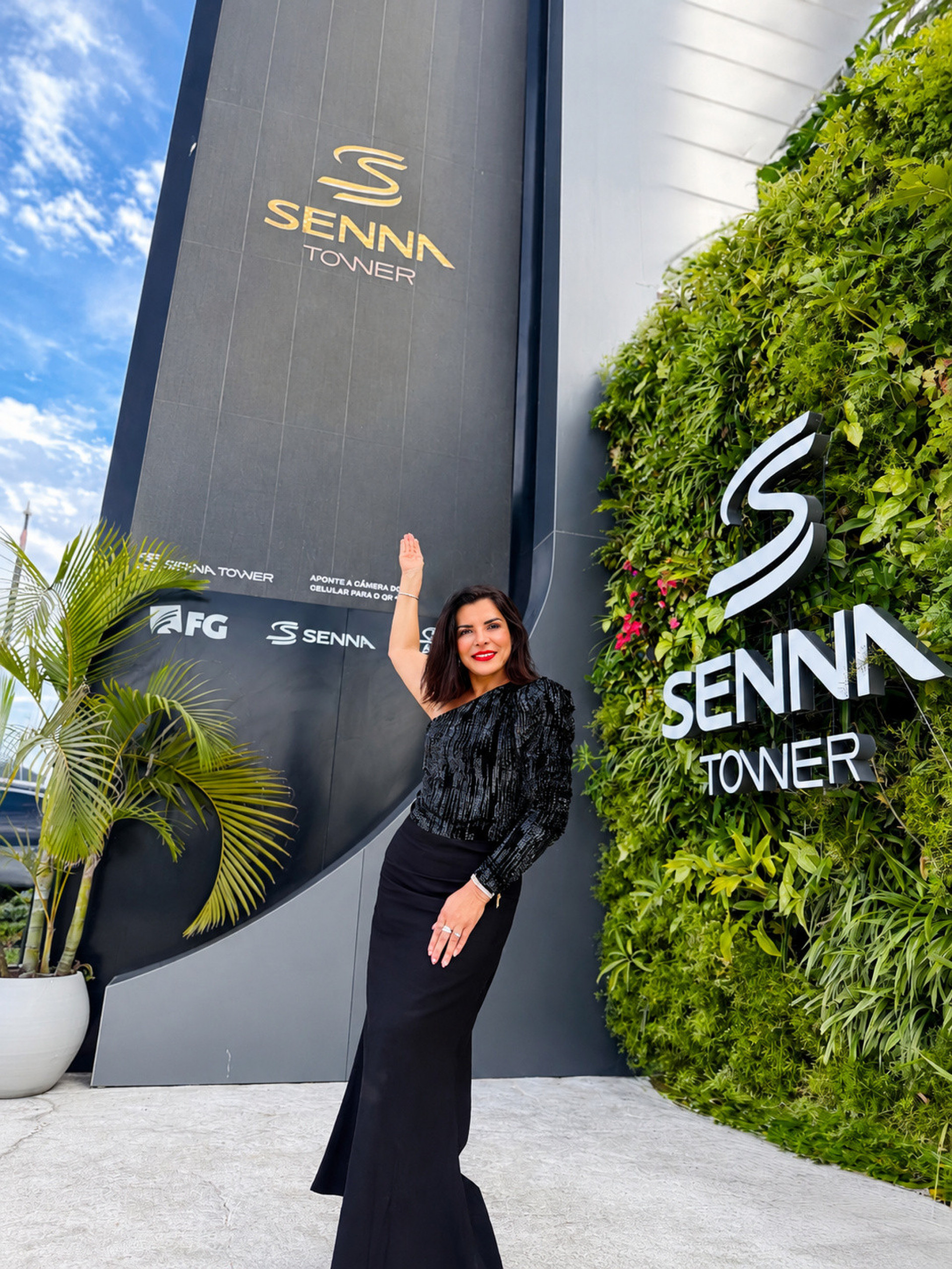 Mara Maravilha celebra sua conex&atilde;o com o mercado imobili&aacute;rio em visita ao Senna Tower - Divulga&ccedil;&atilde;o