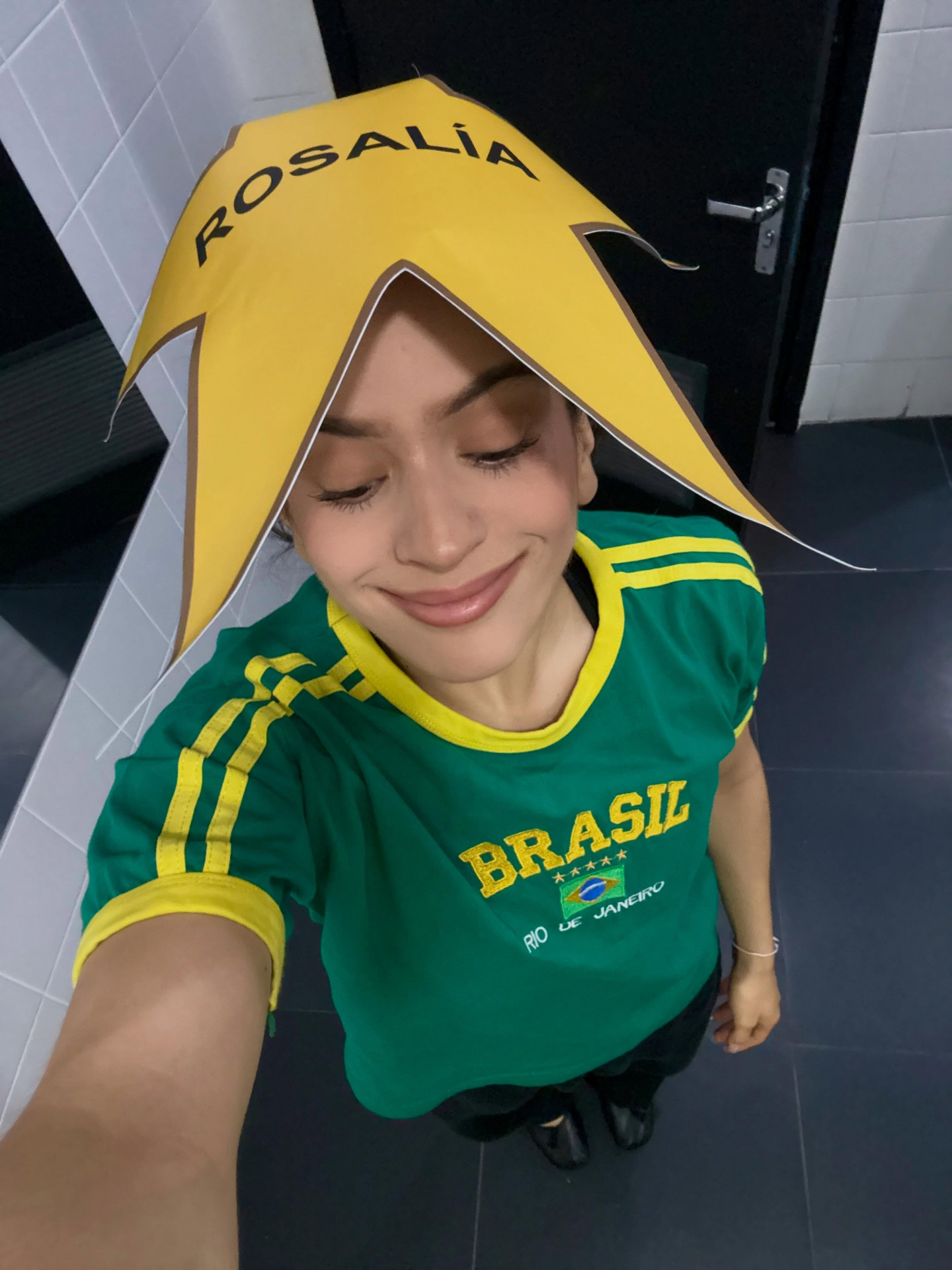 Rosalía com camisa no estilo brazilcore - Reprodução/Instagram